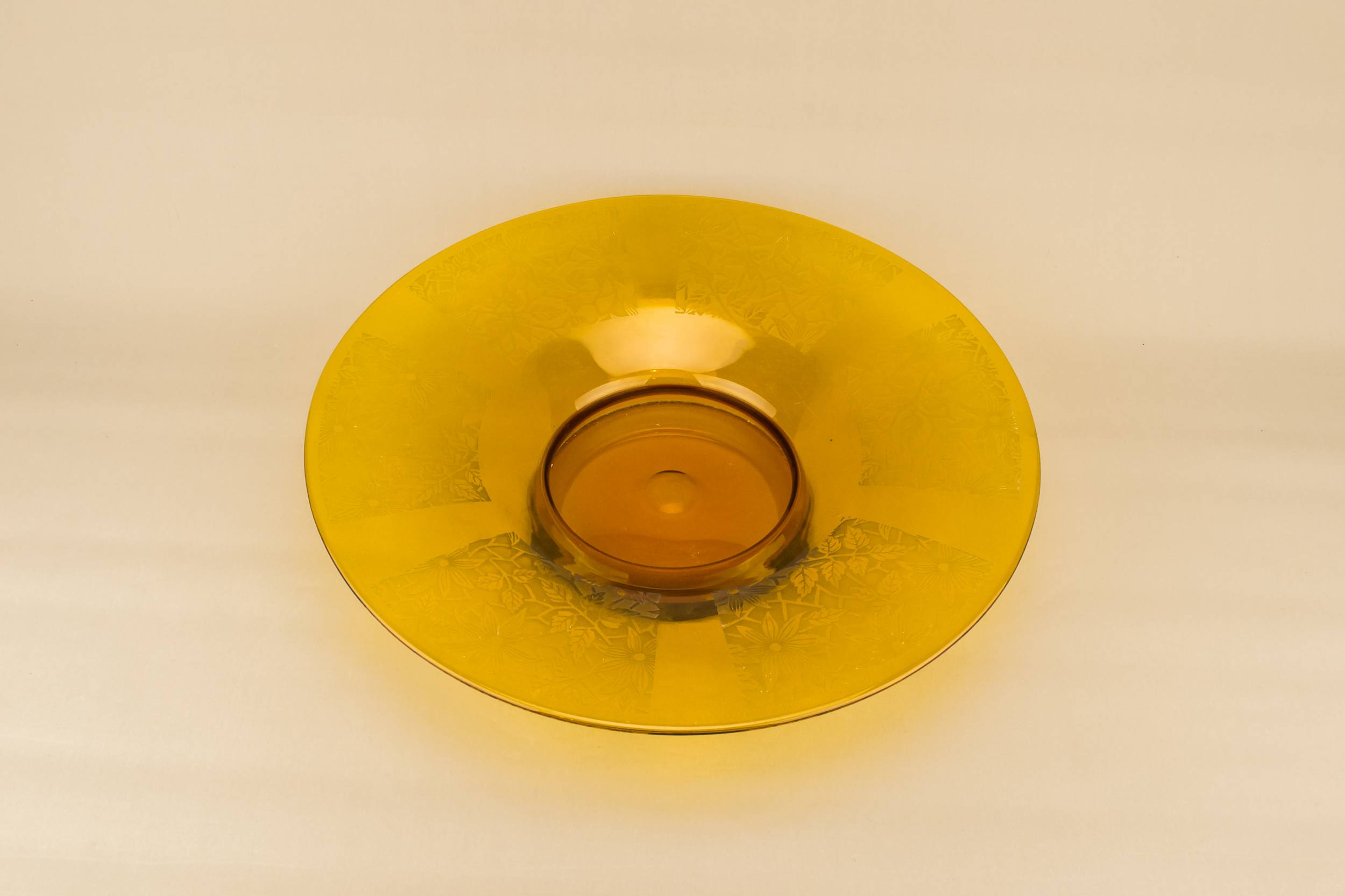 Art Deco Vintage — Art Deco amber glass bowl