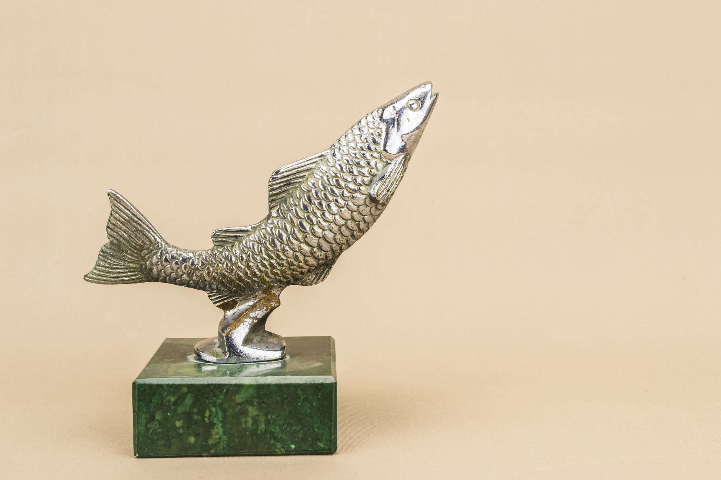 Art Deco Metal — Leaping salmon car maskot 1