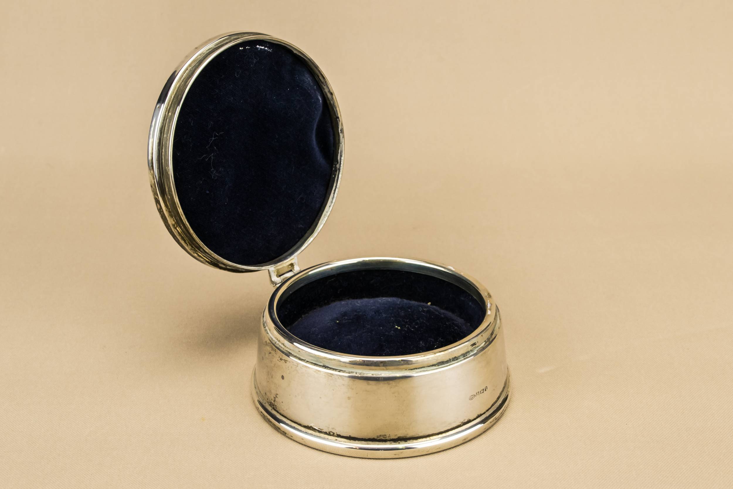 Sterling Silver Retro — Sterling silver box 1
