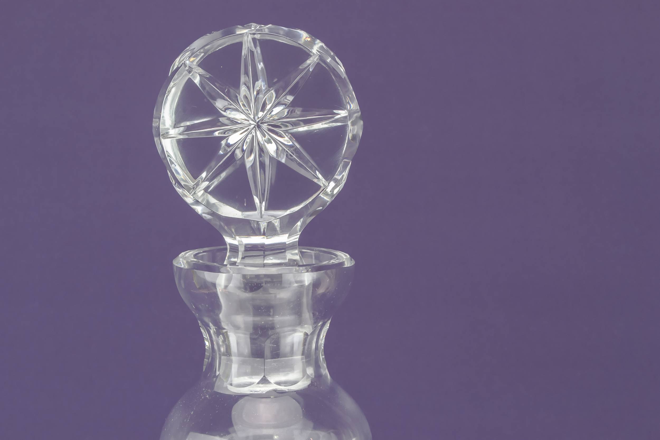 Vintage Cut Glass — Heavy wine decanter 2