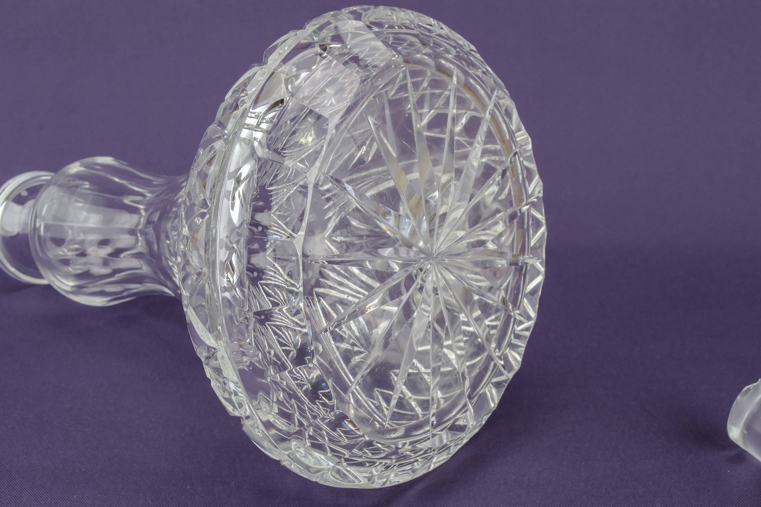 Vintage Cut Glass — Heavy wine decanter 4