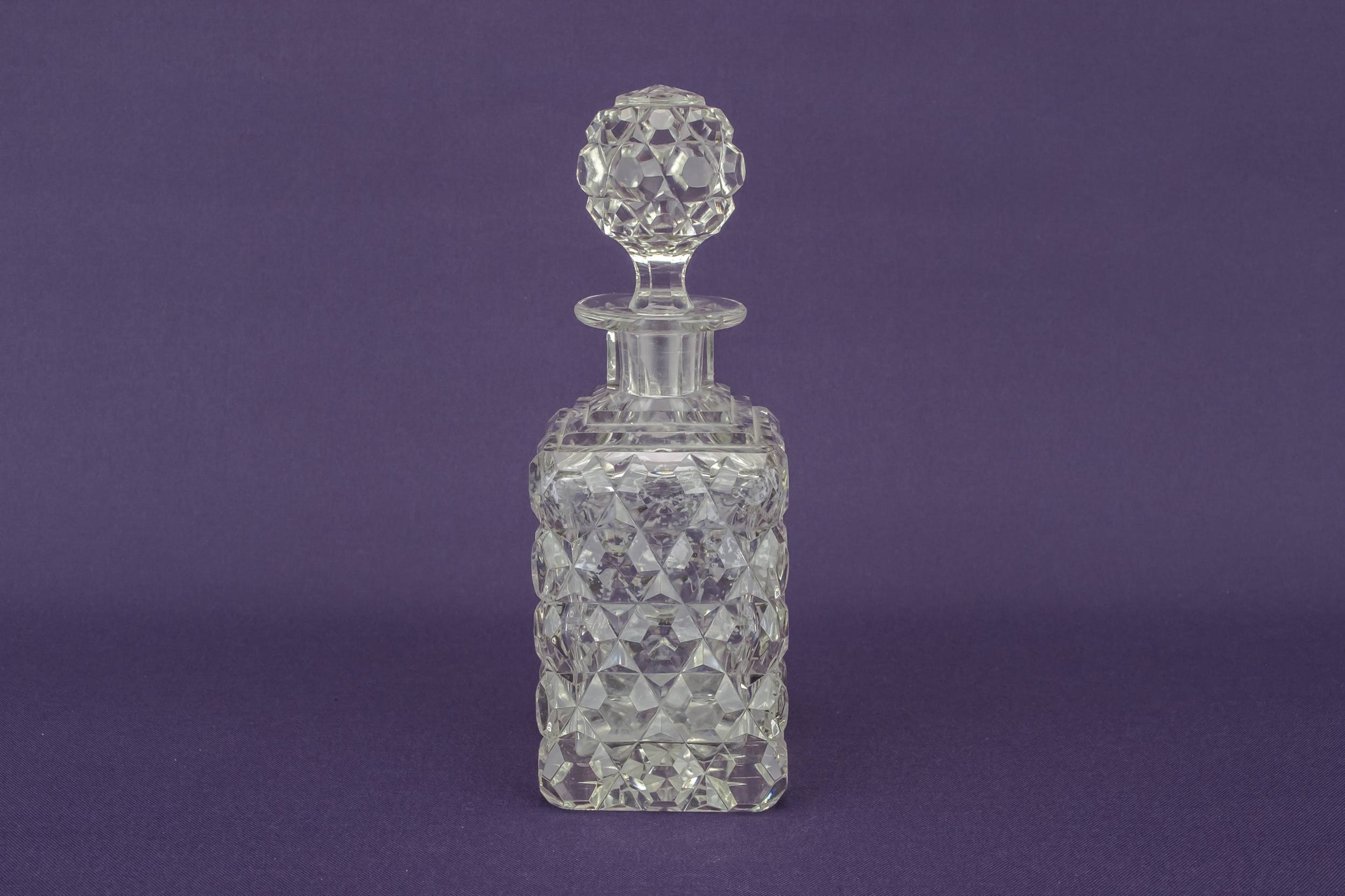 Traditional Vintage Diamond — Glass oil condiment bottle 1