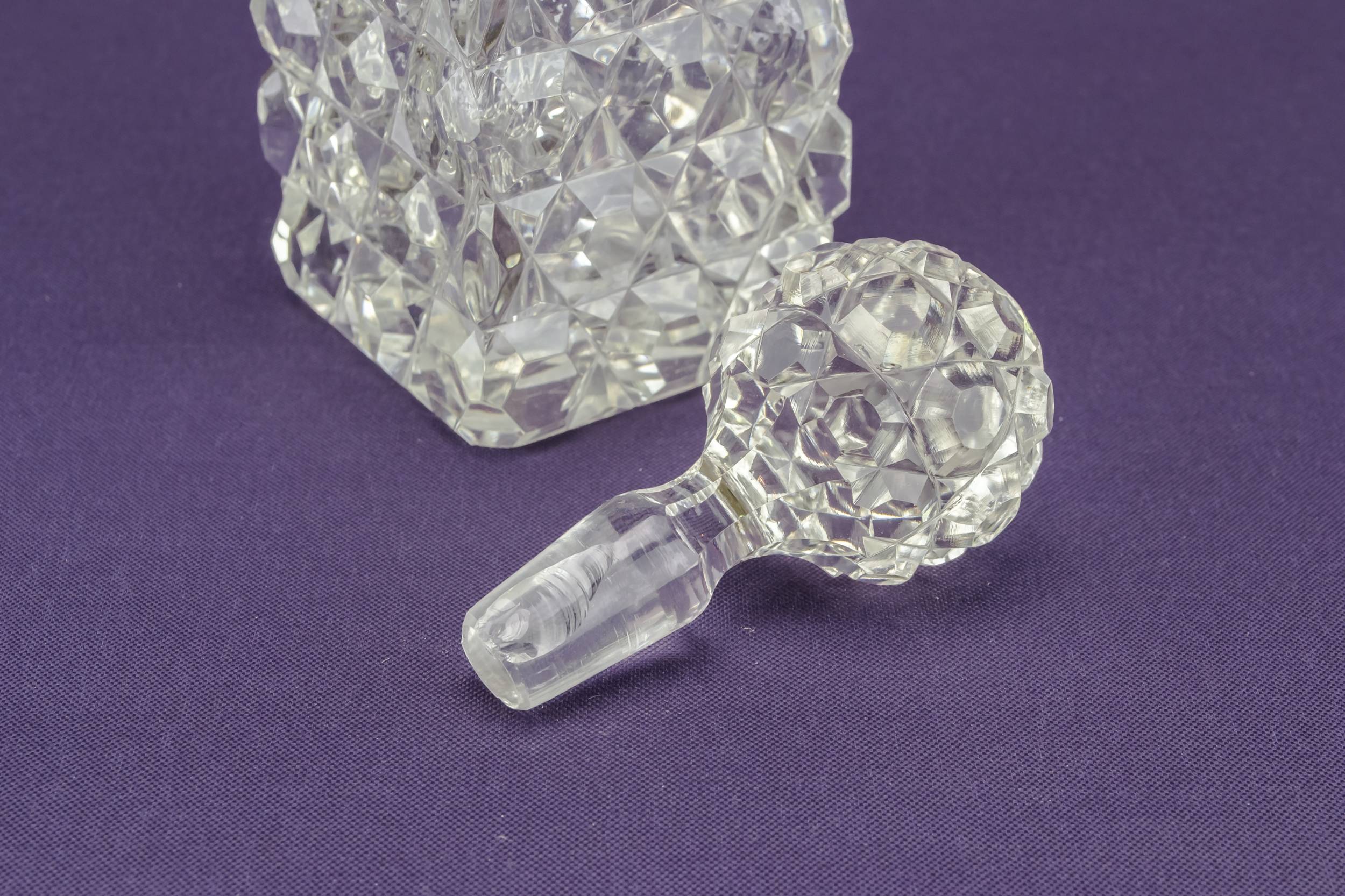 Traditional Vintage Diamond — Glass oil condiment bottle 2