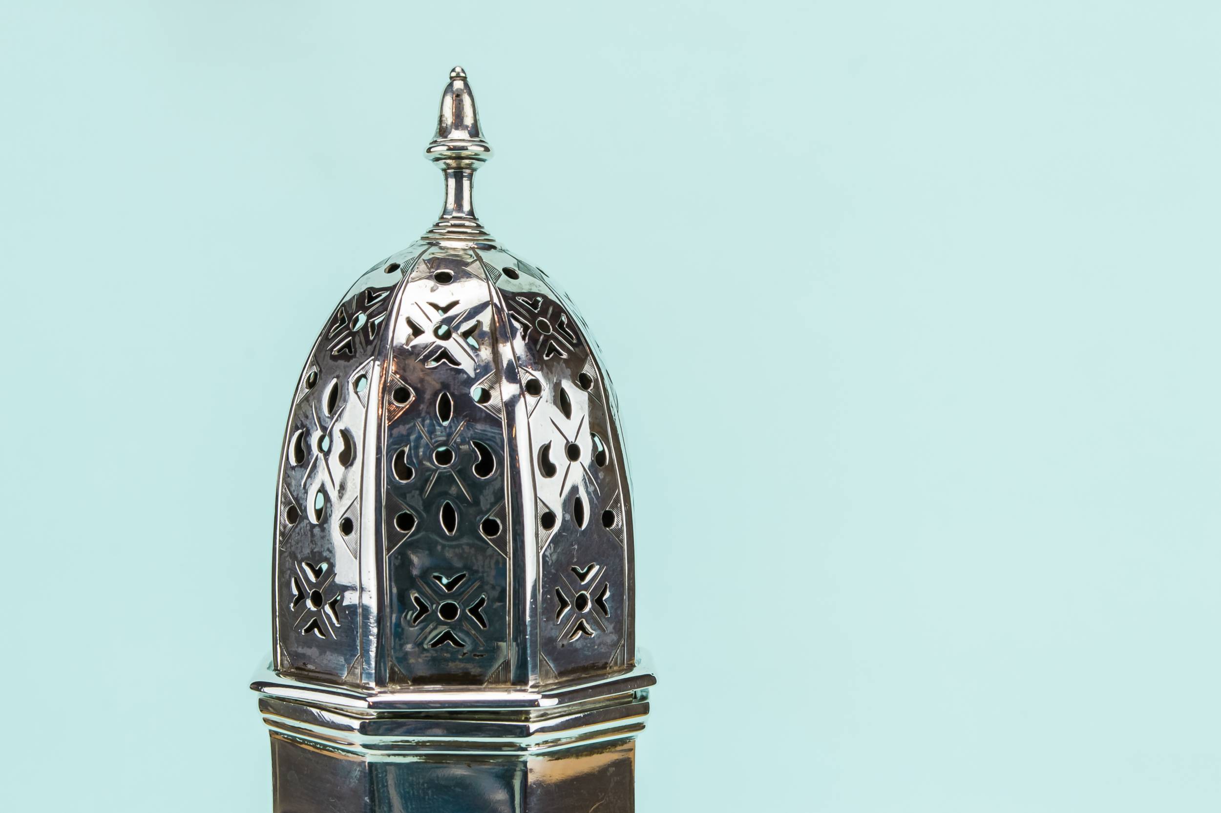 Antique Elegant Minimalist — Sterling silver sugar caster 1