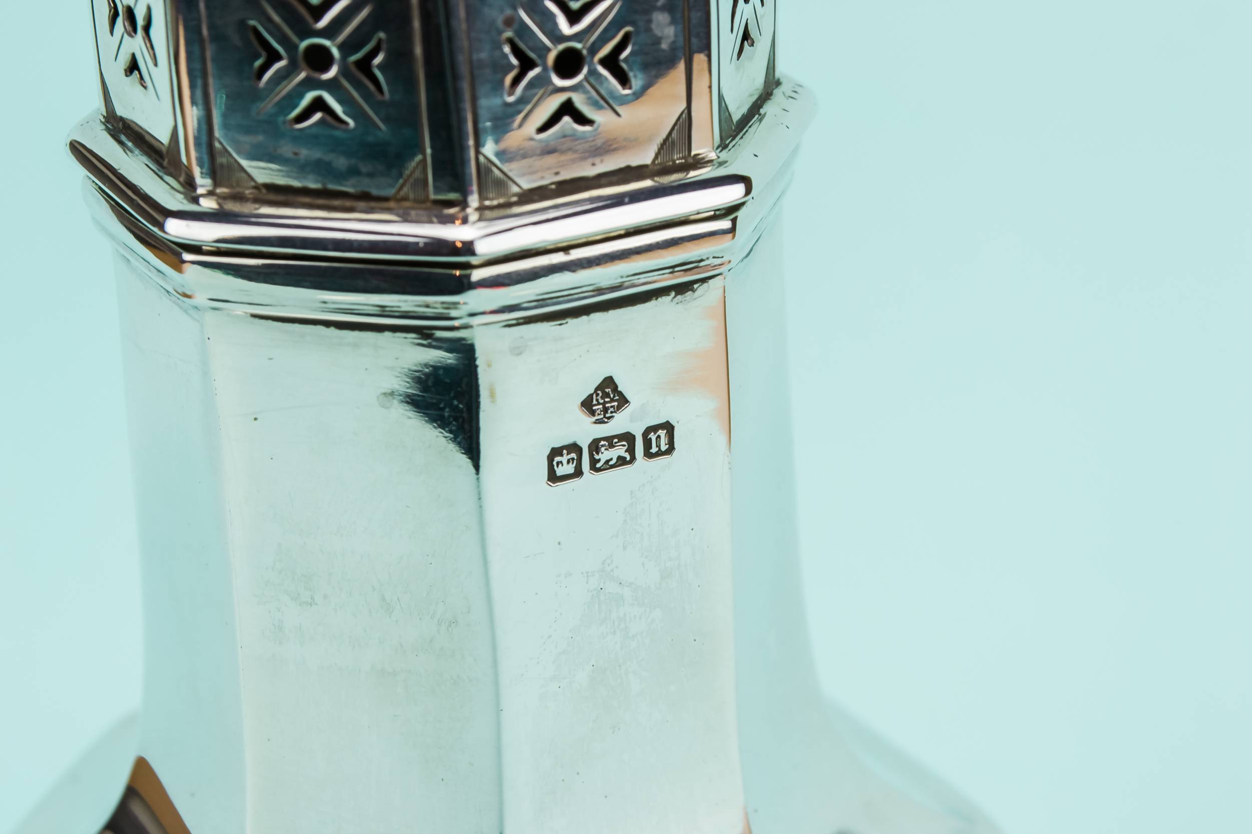 Antique Elegant Minimalist — Sterling silver sugar caster 4