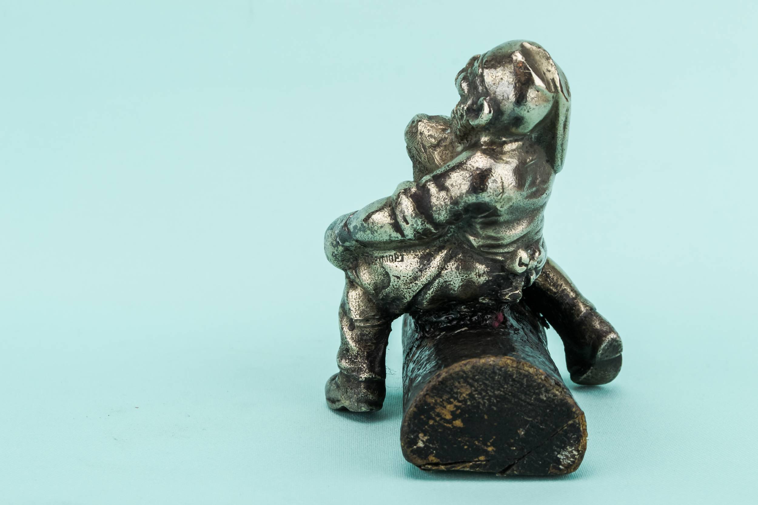 Retro Novelty Figures — Beer drinker figure 1
