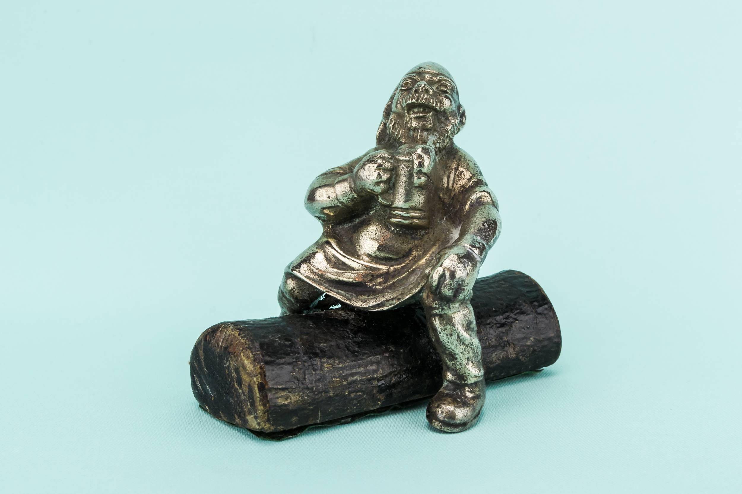 Retro Novelty Figures — Beer drinker figure 4