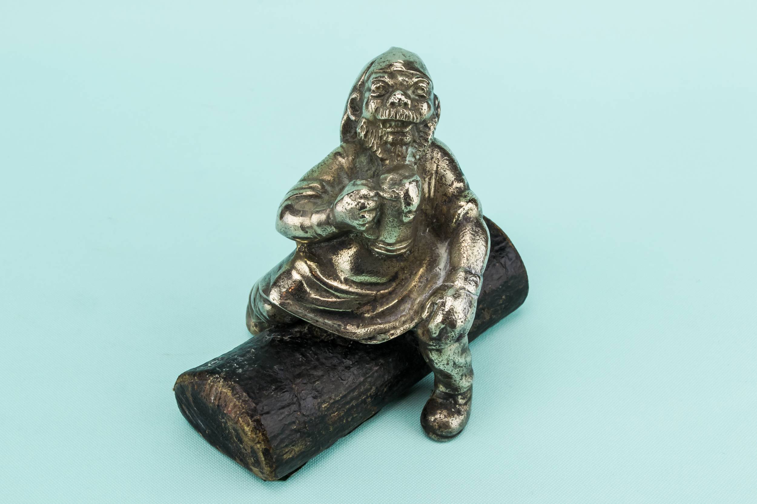 Retro Novelty Figures — Beer drinker figure