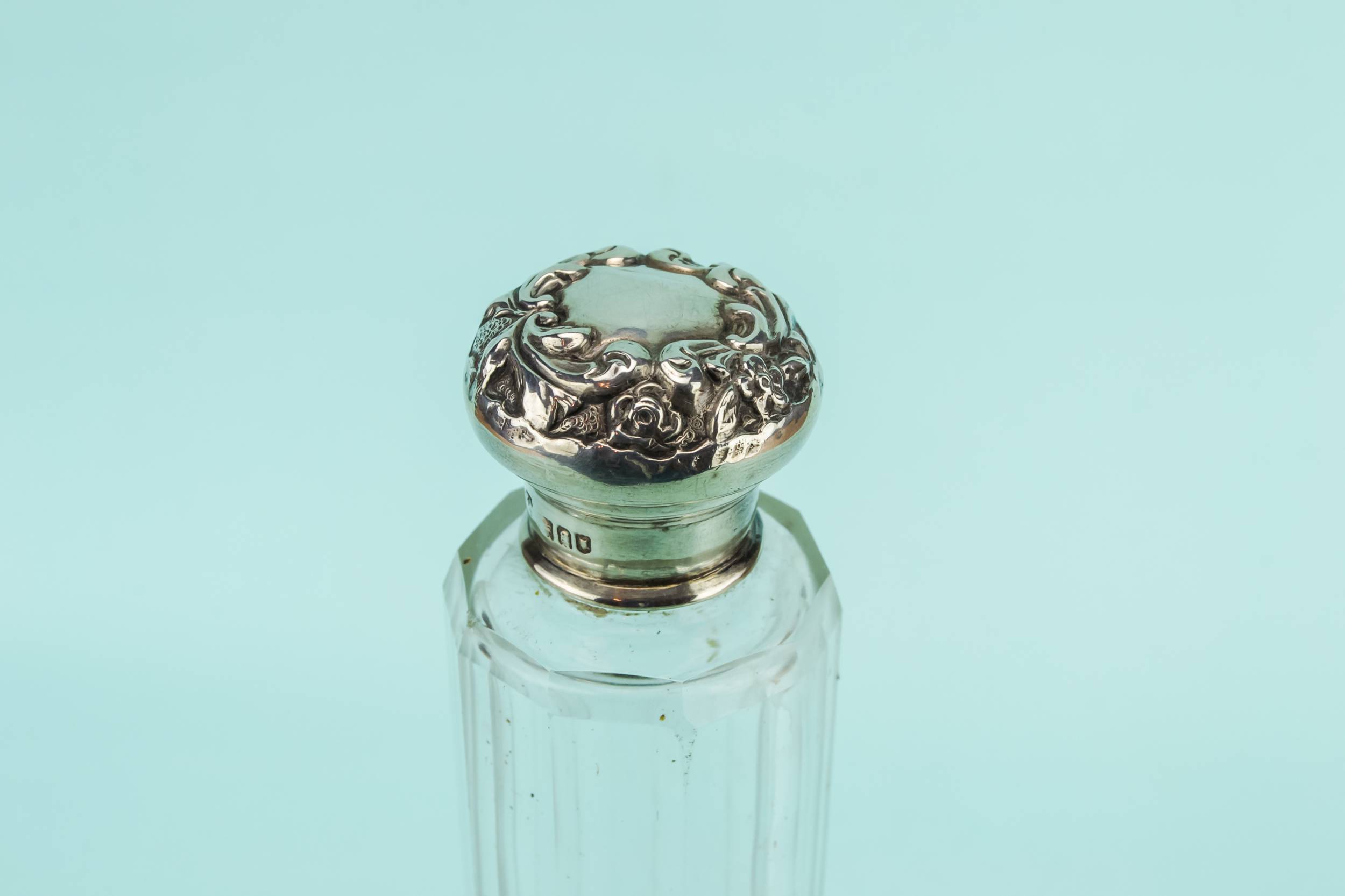 Antique Traditional BOX — Dressing table silver flask 3