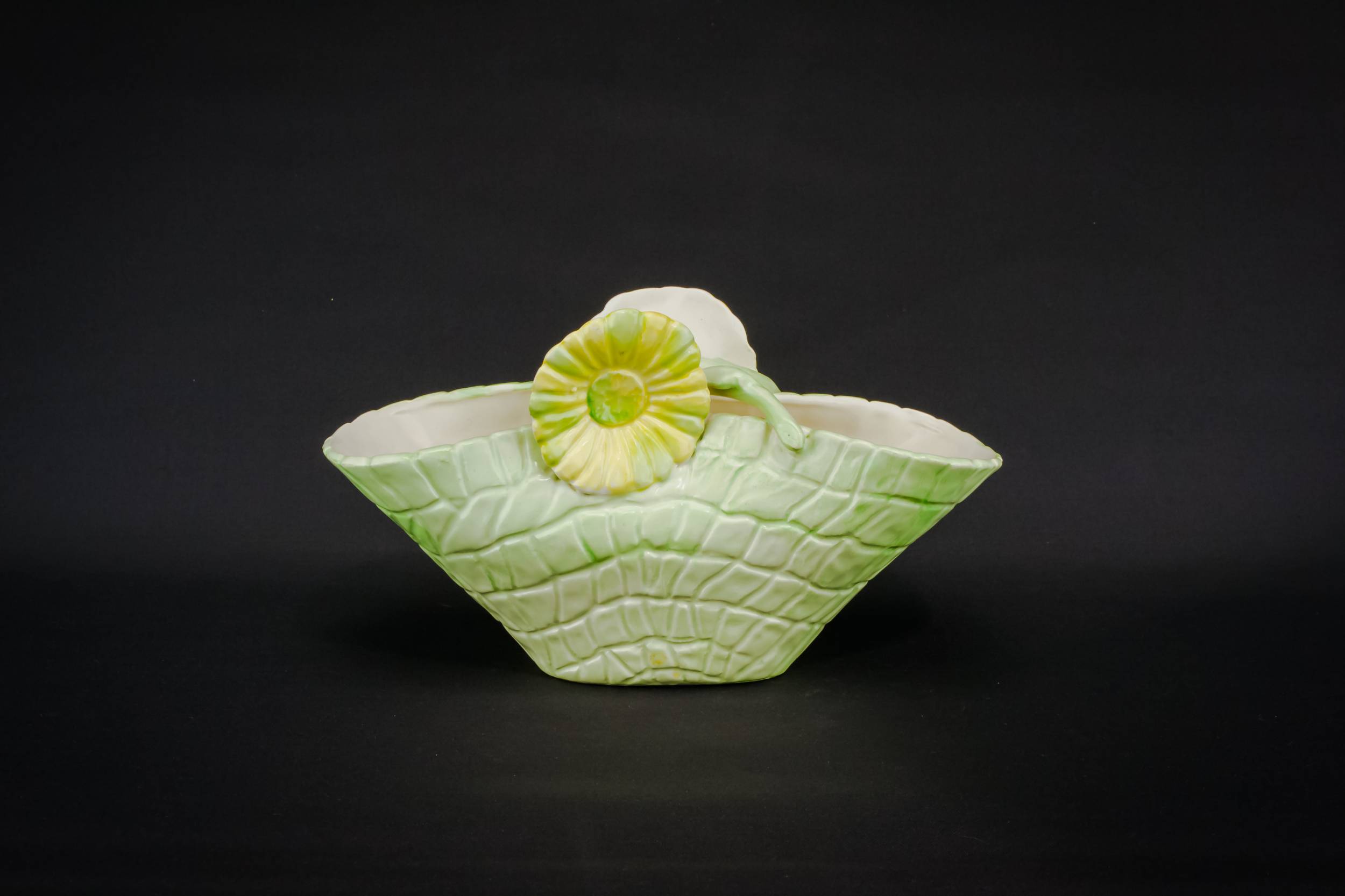Elegant Art Deco — Green basket bowl
