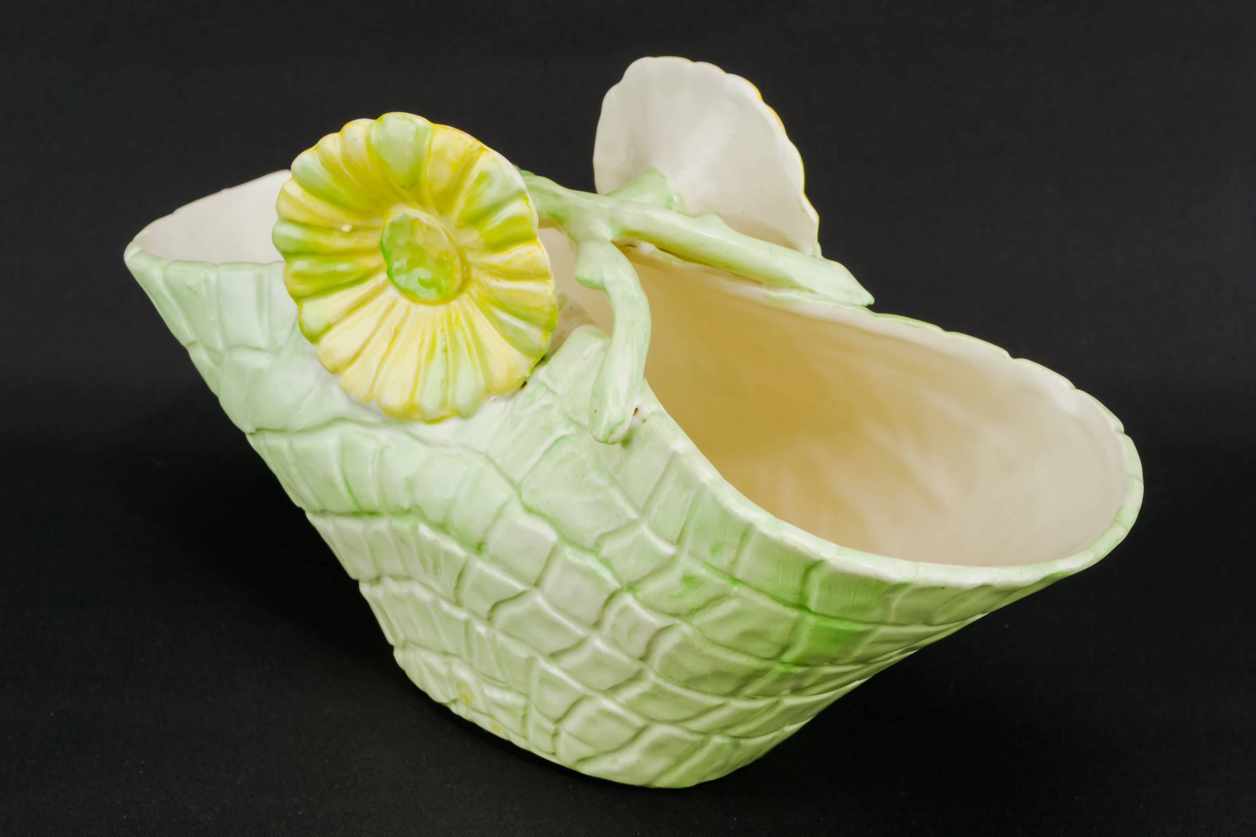 Elegant Art Deco — Green basket bowl 1