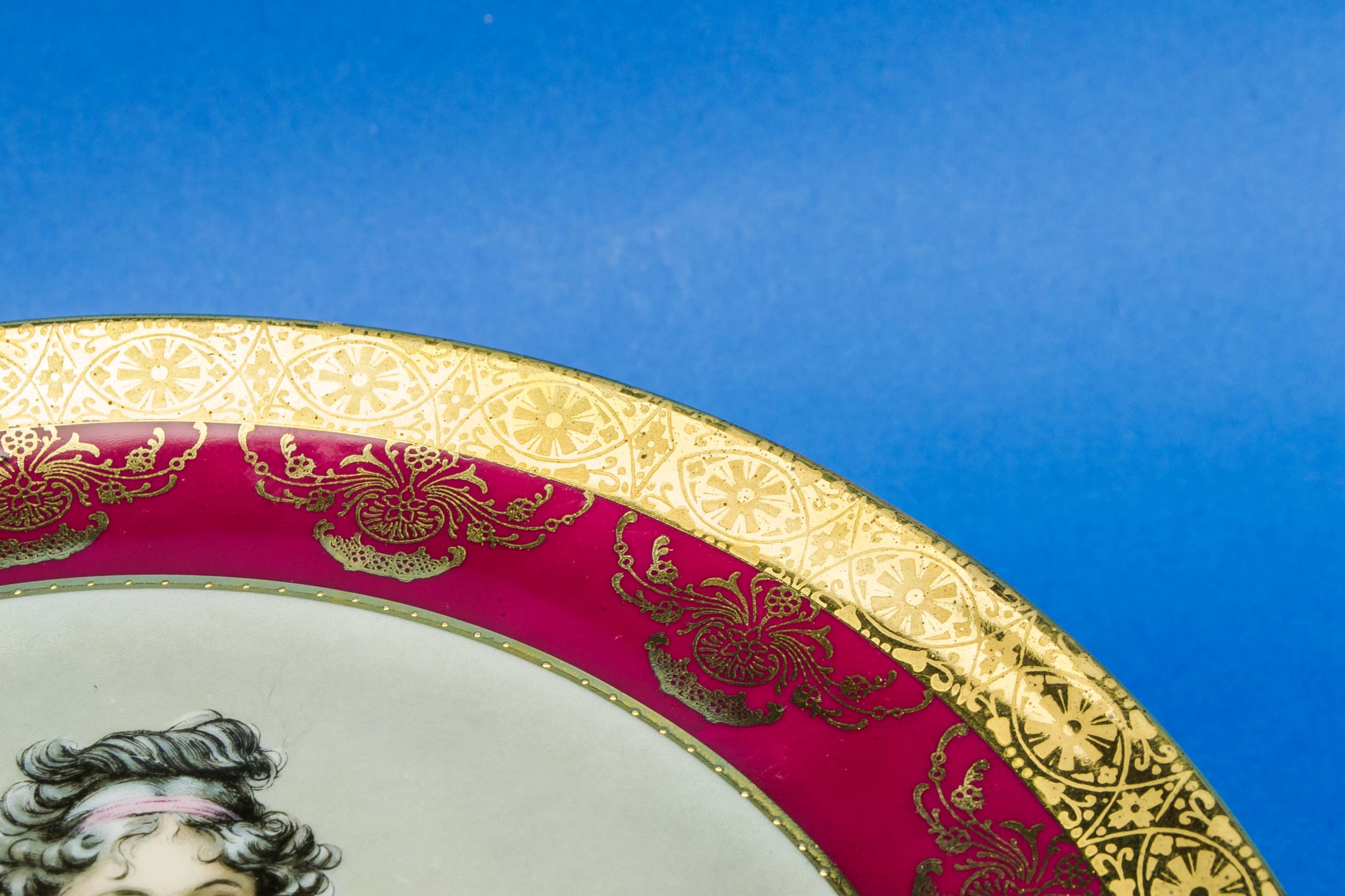 Luxurious Neo-classical 10.2'' — Decorative crimson plate 1