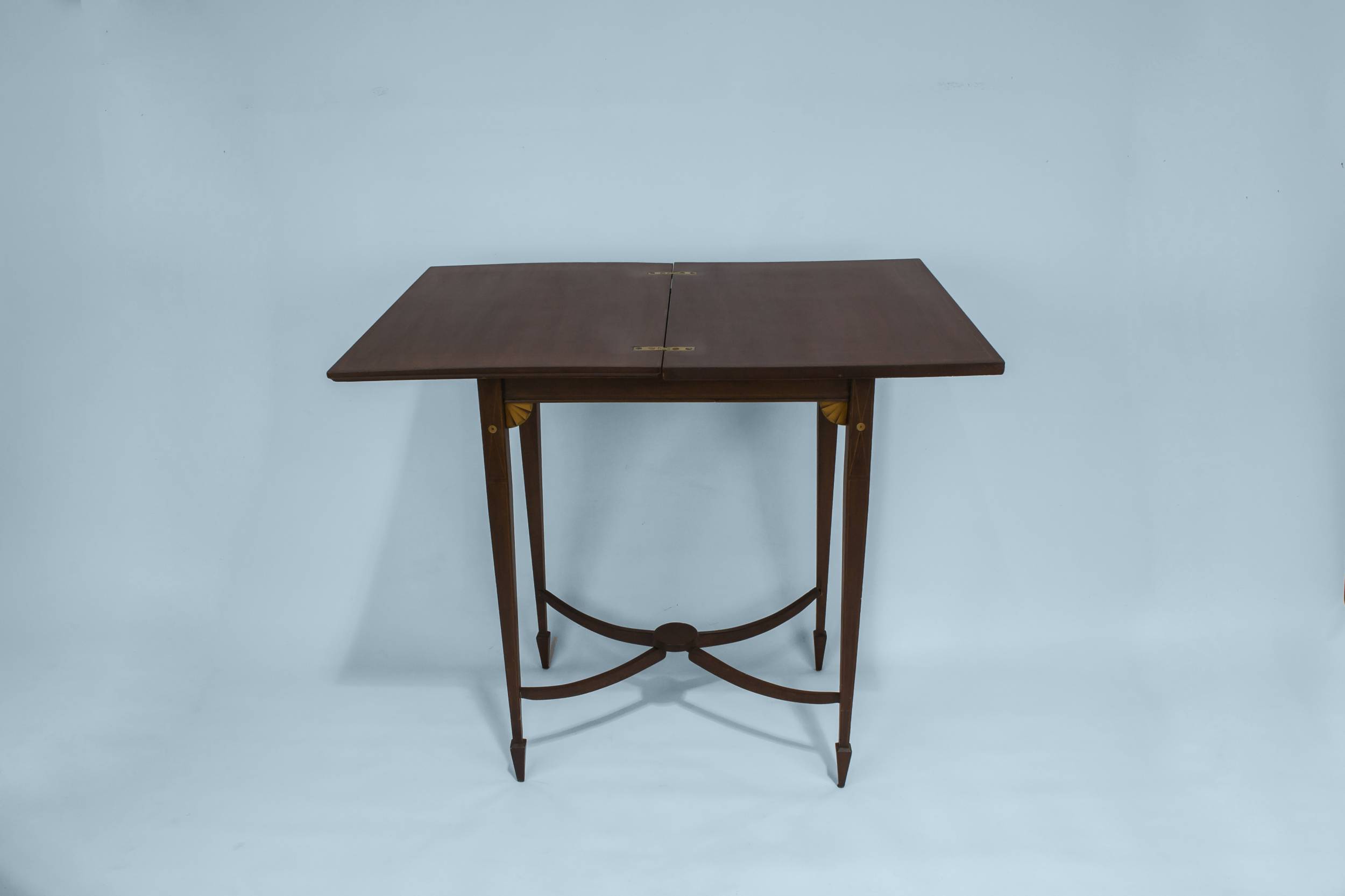 Antique Elegant Minimalist — Folding games table 1