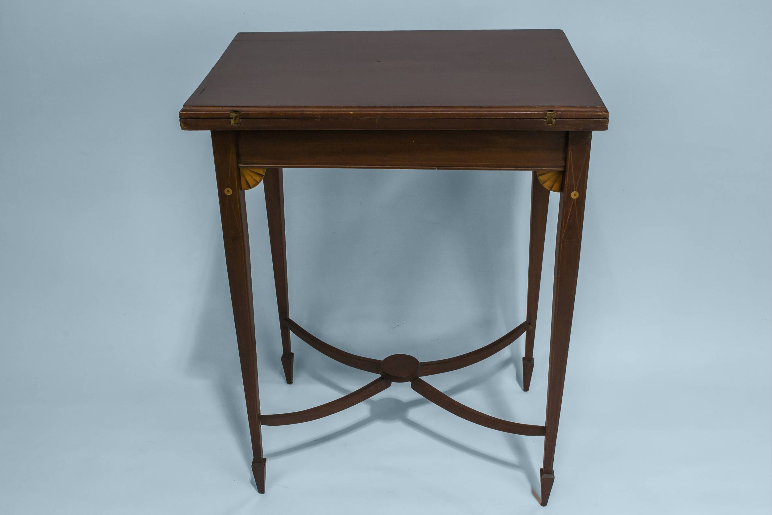Antique Elegant Minimalist — Folding games table 8