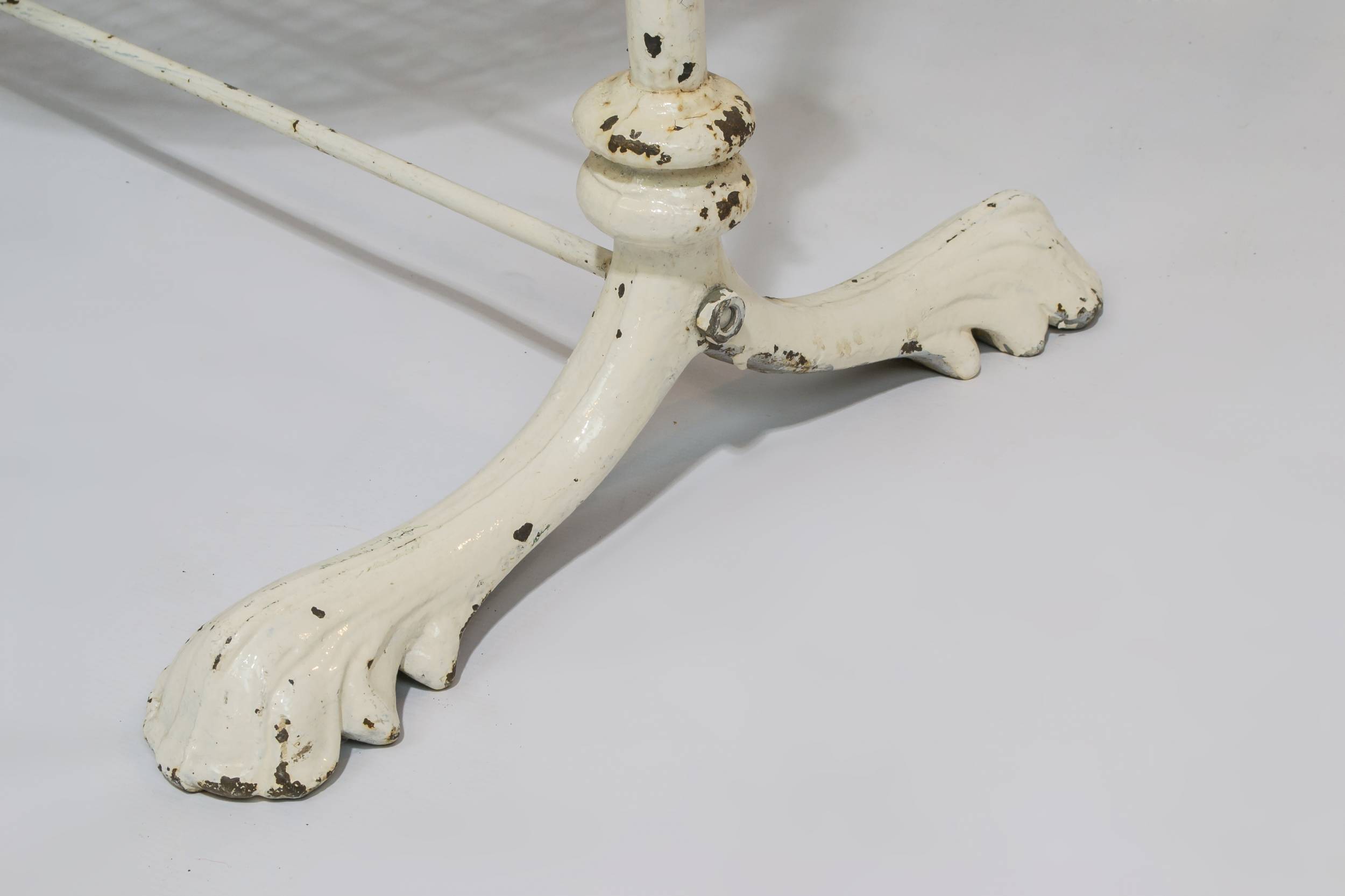 Metal Grand Scrolls — Suspended baby bed 3