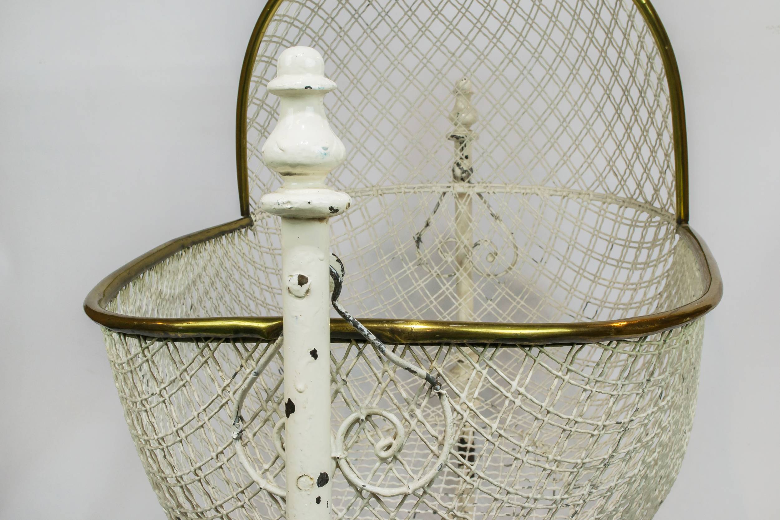 Metal Grand Scrolls — Suspended baby bed 4