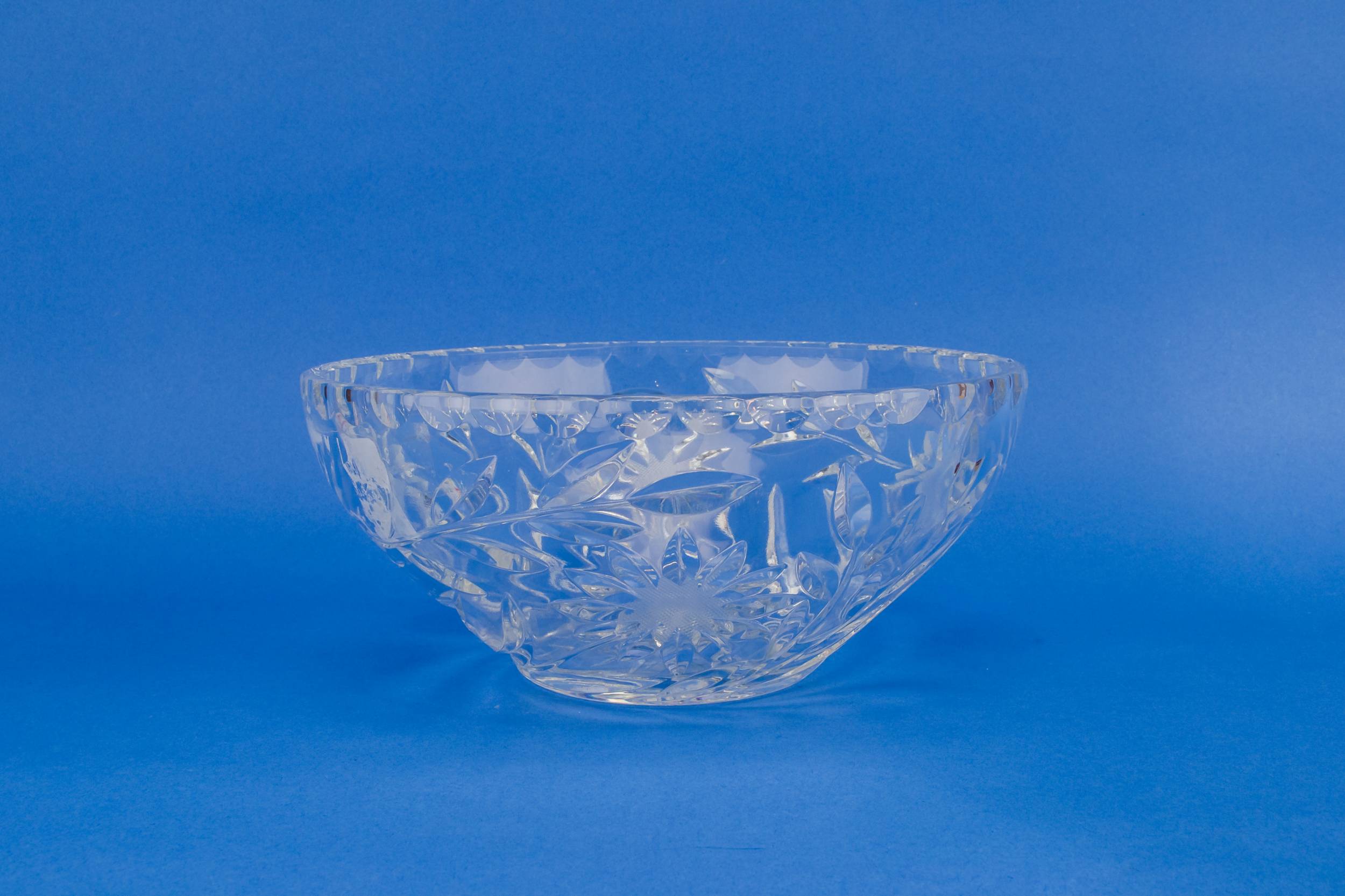 Traditional Retro Glass — Cut glass salad bowl