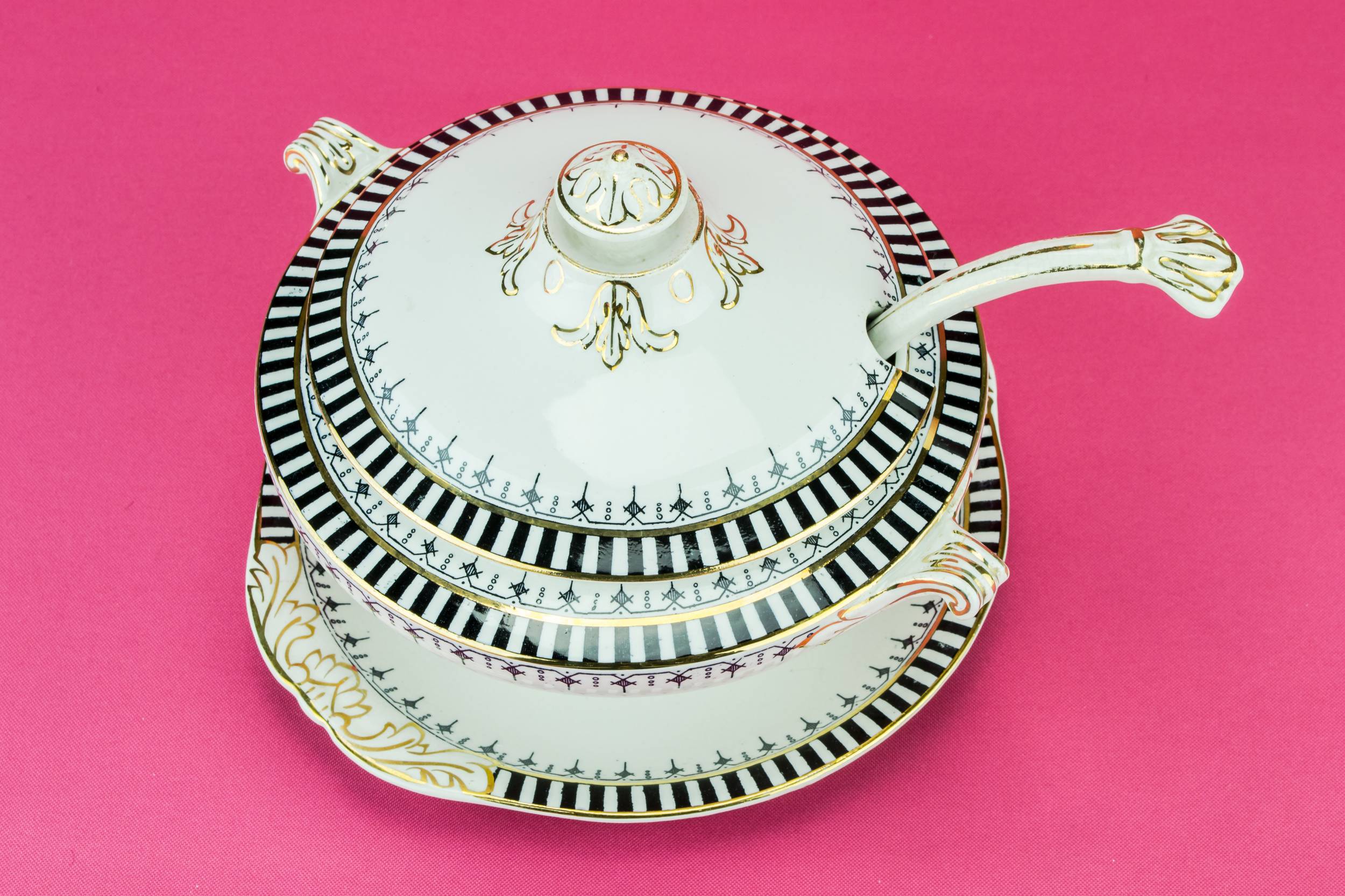 Spectacular Antique Geometric — Gravy tureen and ladle 3