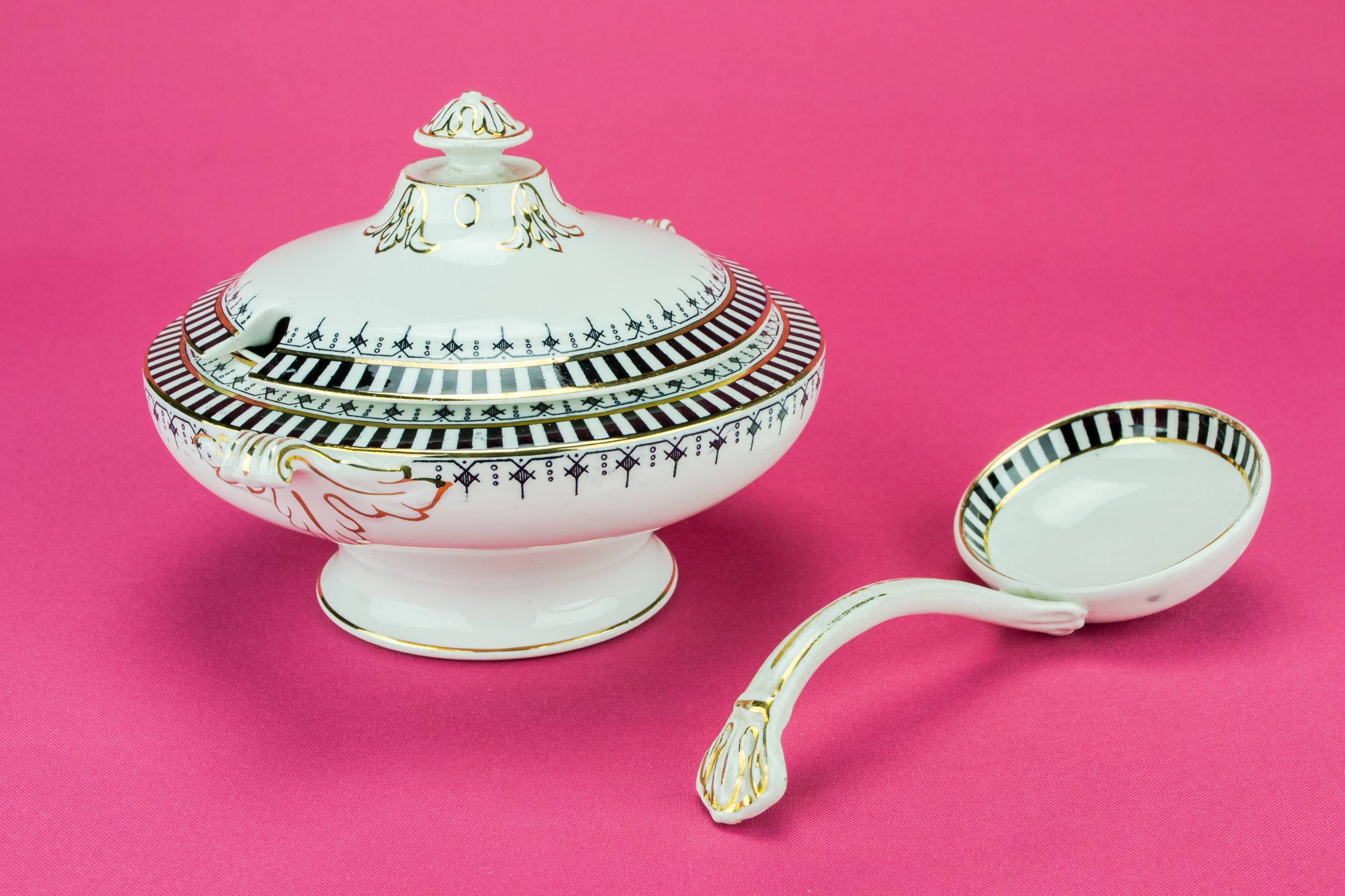Spectacular Antique Geometric — Gravy tureen and ladle 2