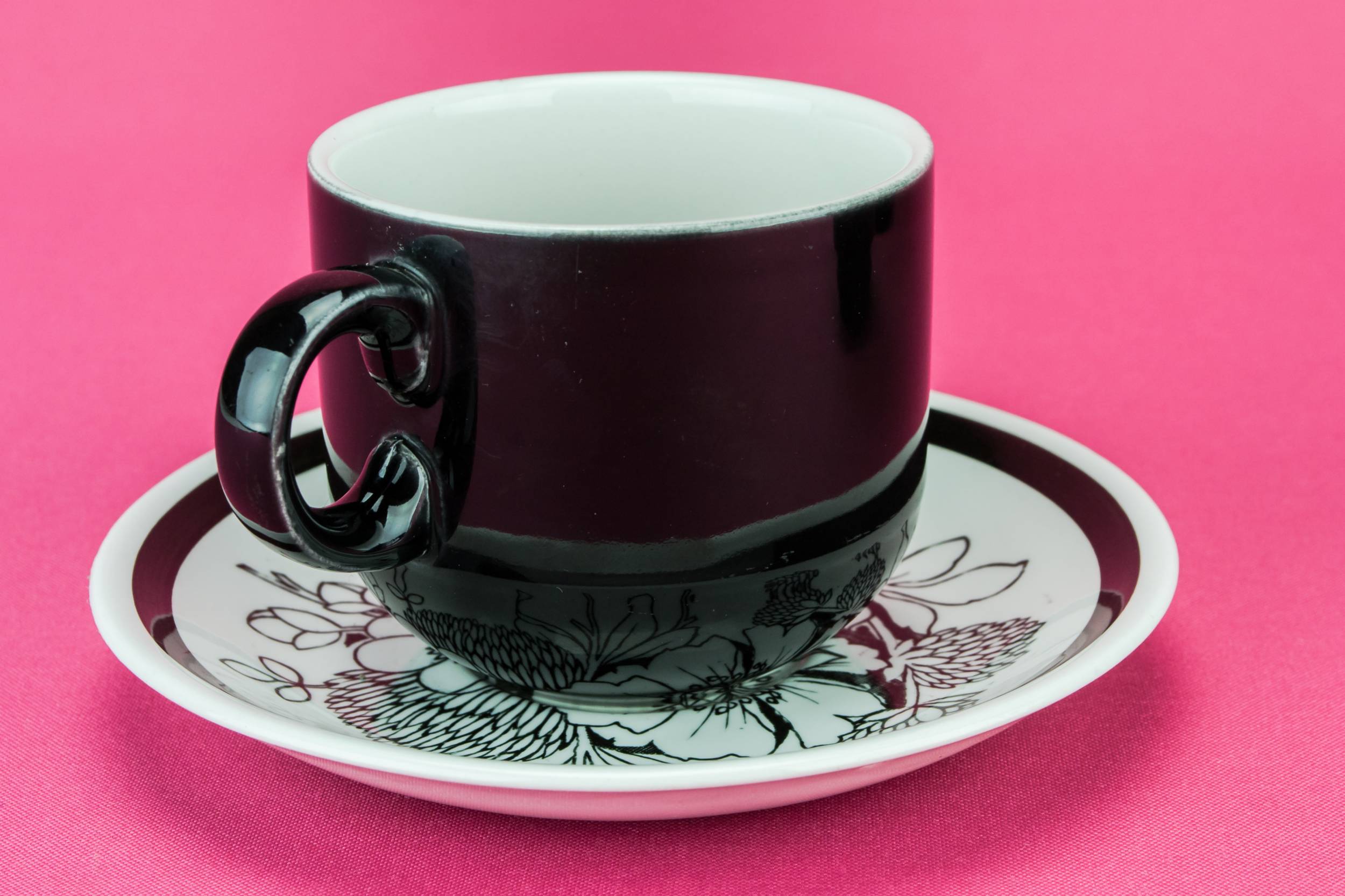 Persons Modernist Slick — Black & white tea set for 4 2