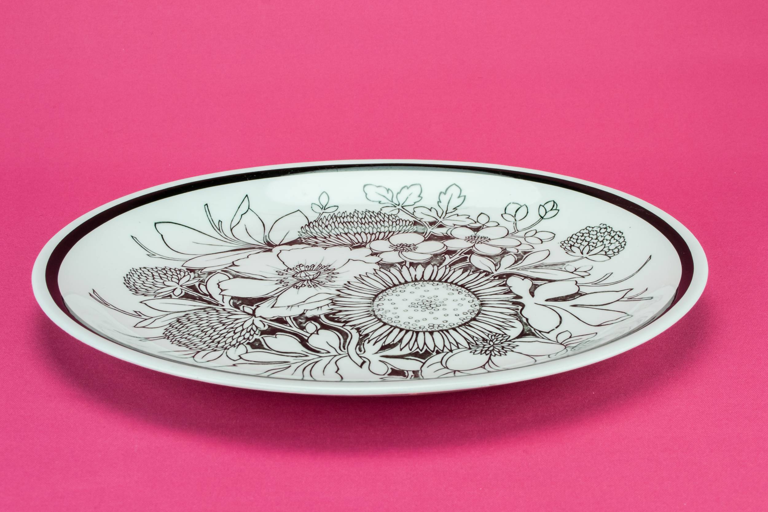 Modernist Black And — Meakin porcelain platter 1