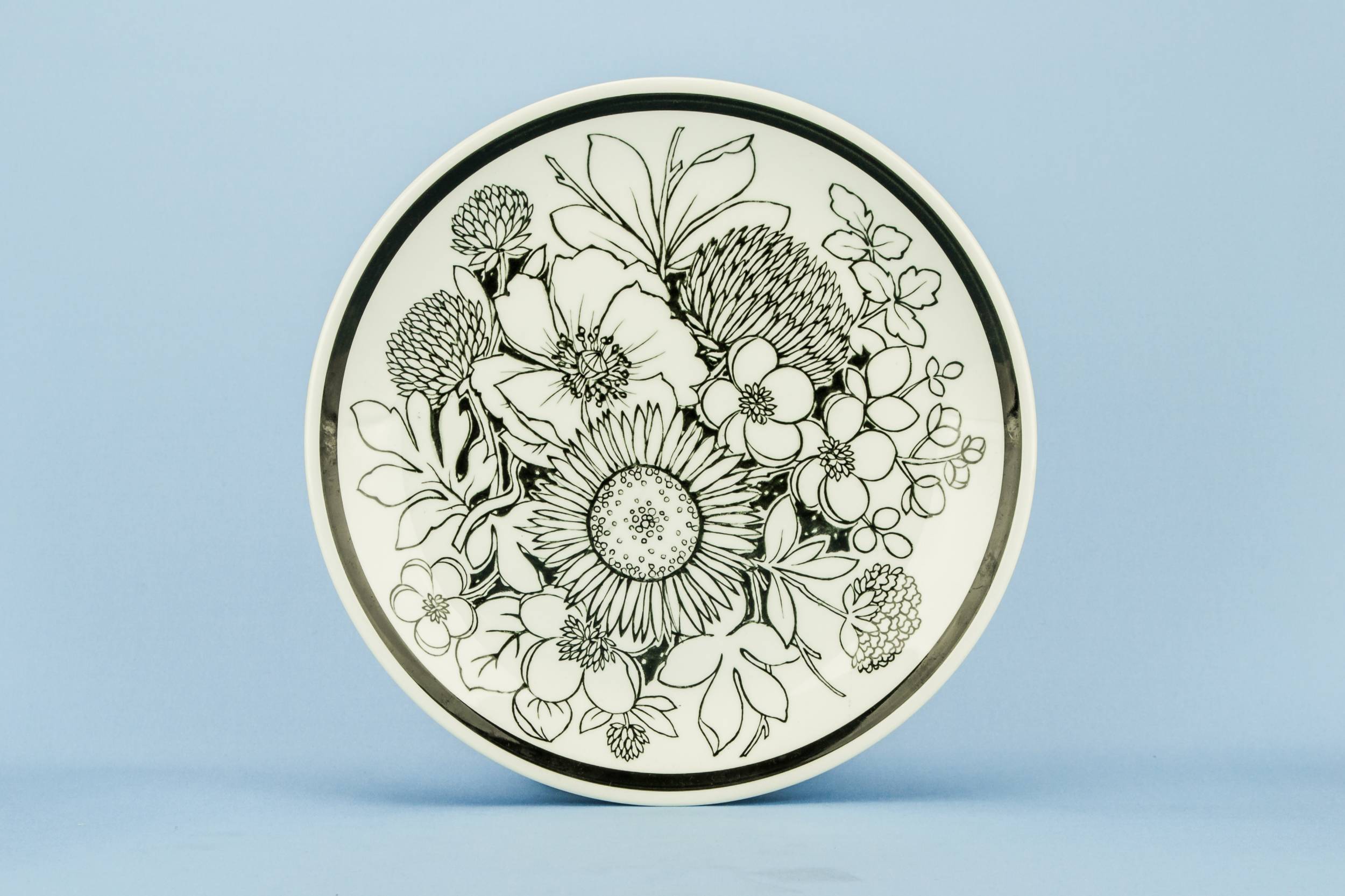 Striking Modernist Meakin — 3 floral porcelain plates