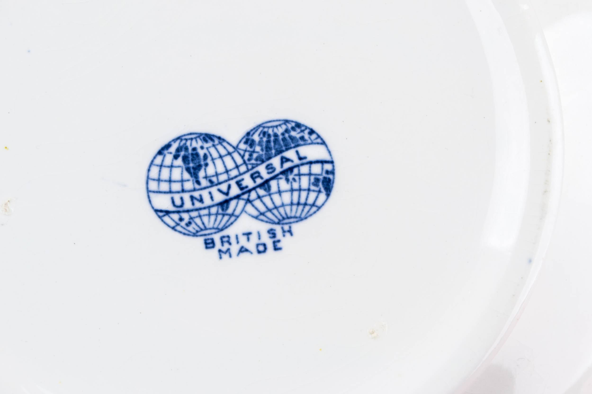 Neo-classical Pottery Round — Blue pottery bowl and lid 3