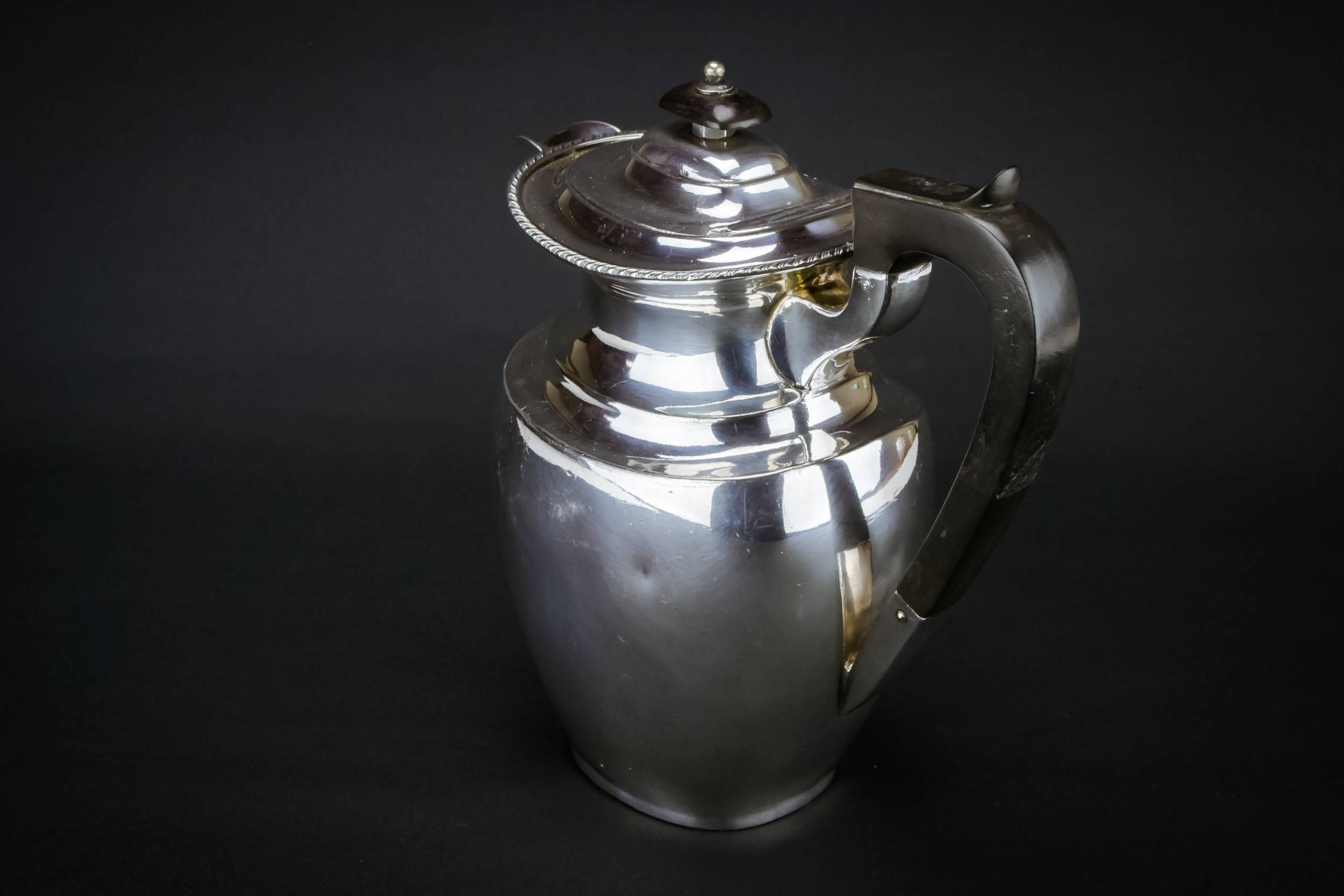 Neo-classical Elegant Gadrooned — Silver plated coffee pot 4