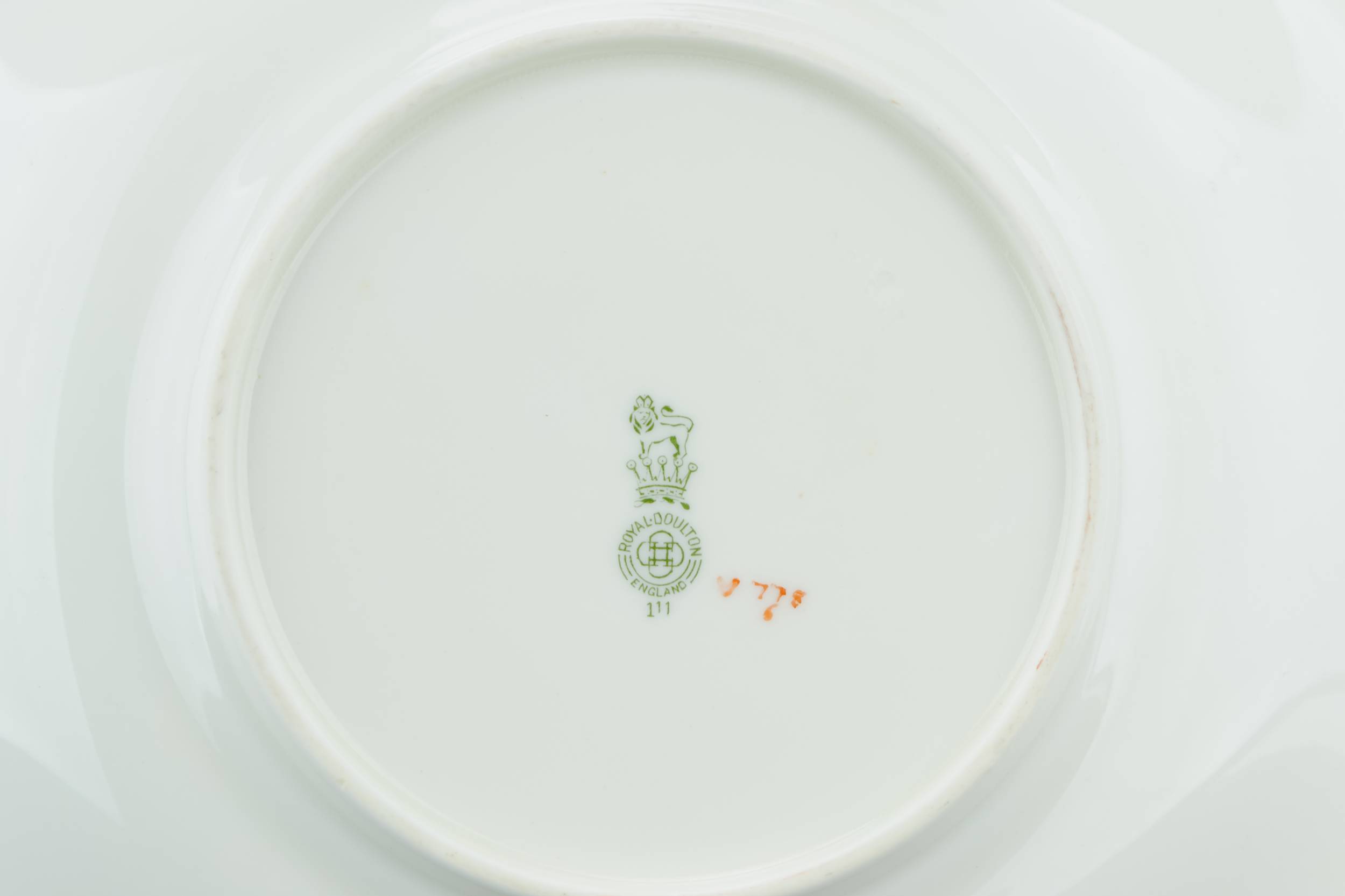 Beautiful Porcelain Royal — Gadrooned cake plate 2