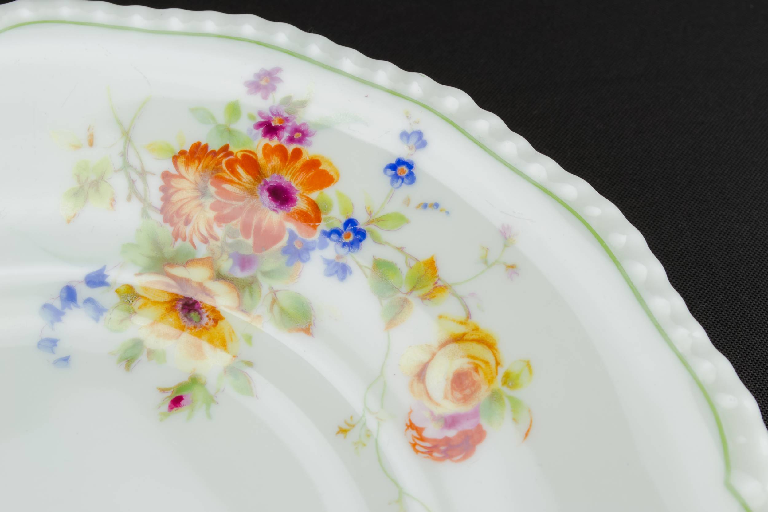 Beautiful Porcelain Royal — Gadrooned cake plate 3