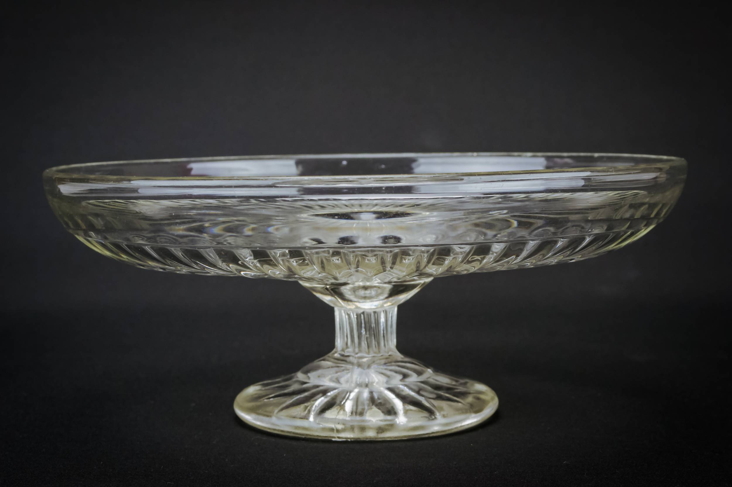 Vintage Art Deco — Glass ribbed cake stand 2