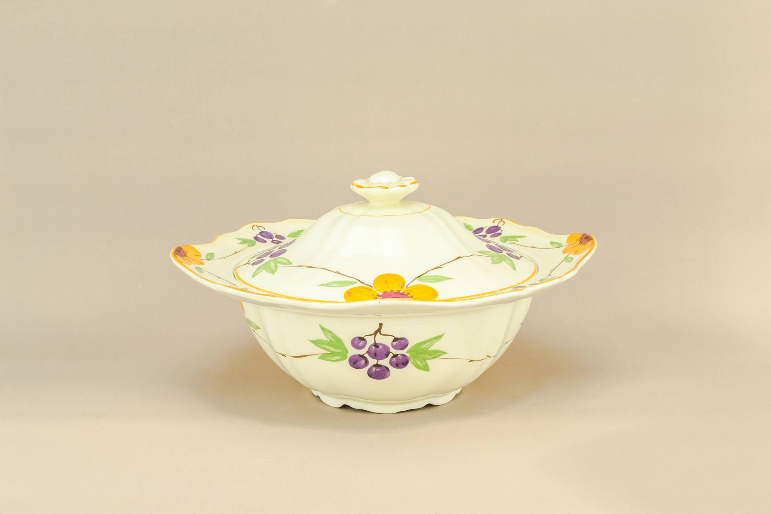 Beautiful Ceramic Floral — Beautiful bowl and lid