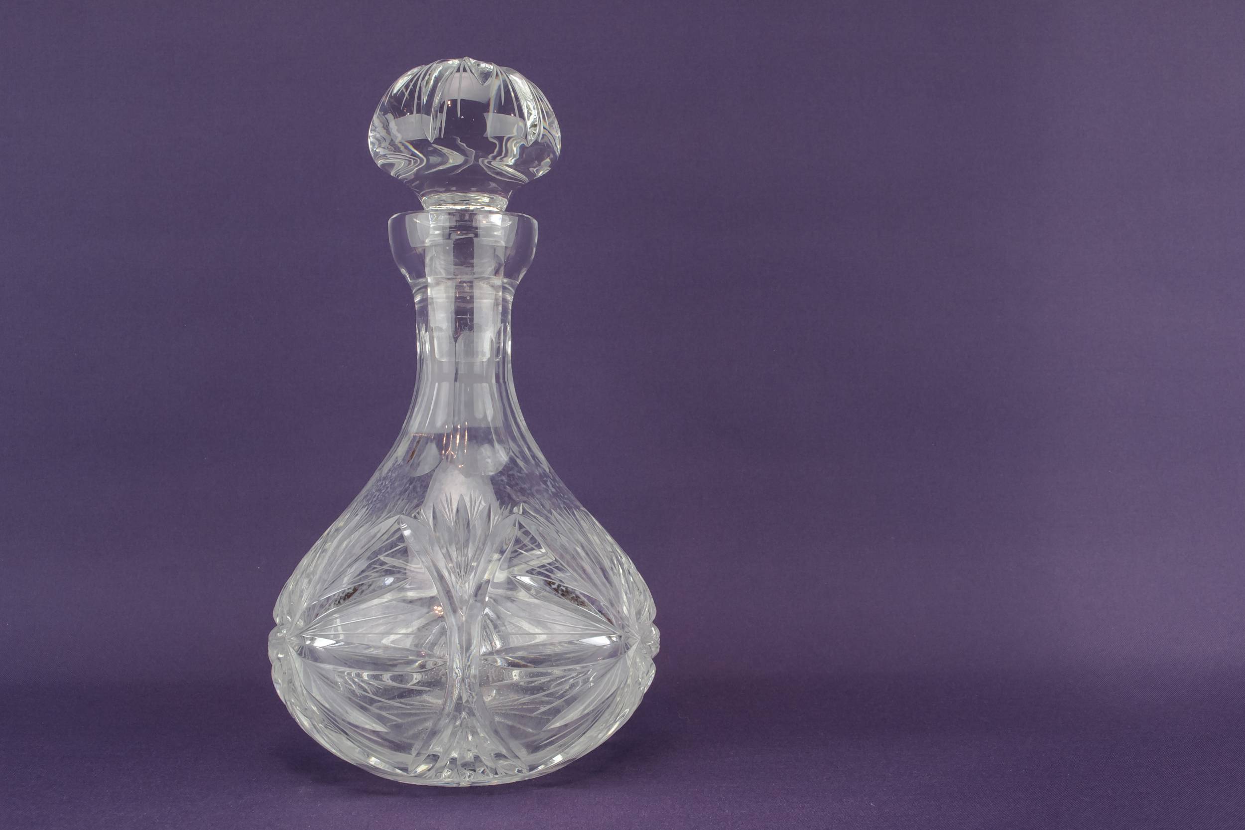 Cut Glass Vintage — Pear cut glass decanter 2