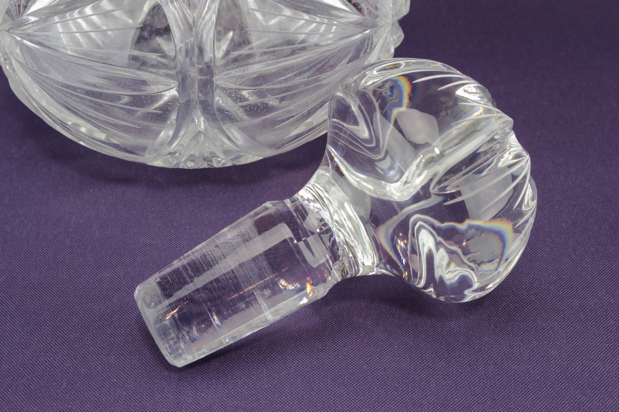 Cut Glass Vintage — Pear cut glass decanter 1