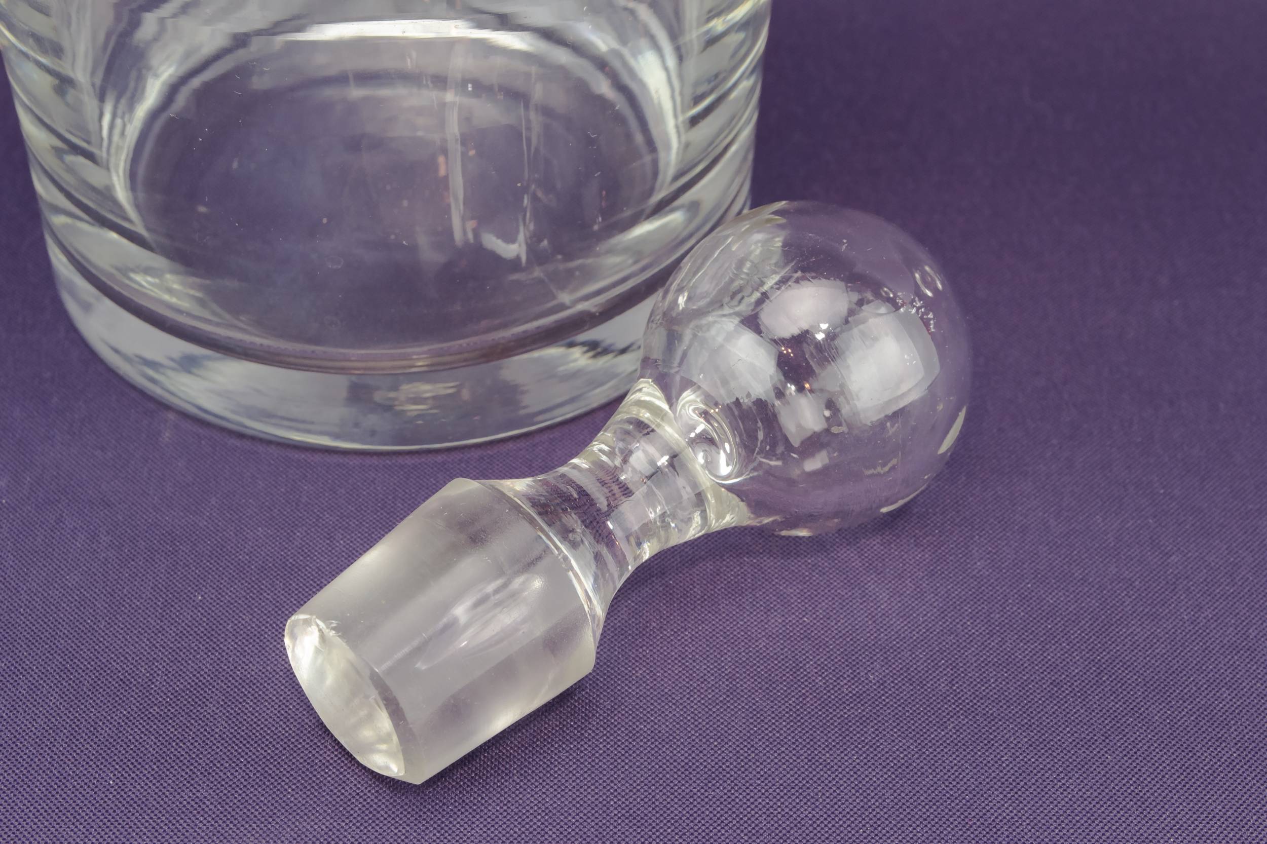 Blown Glass Vintage — Blown glass port decanter 2