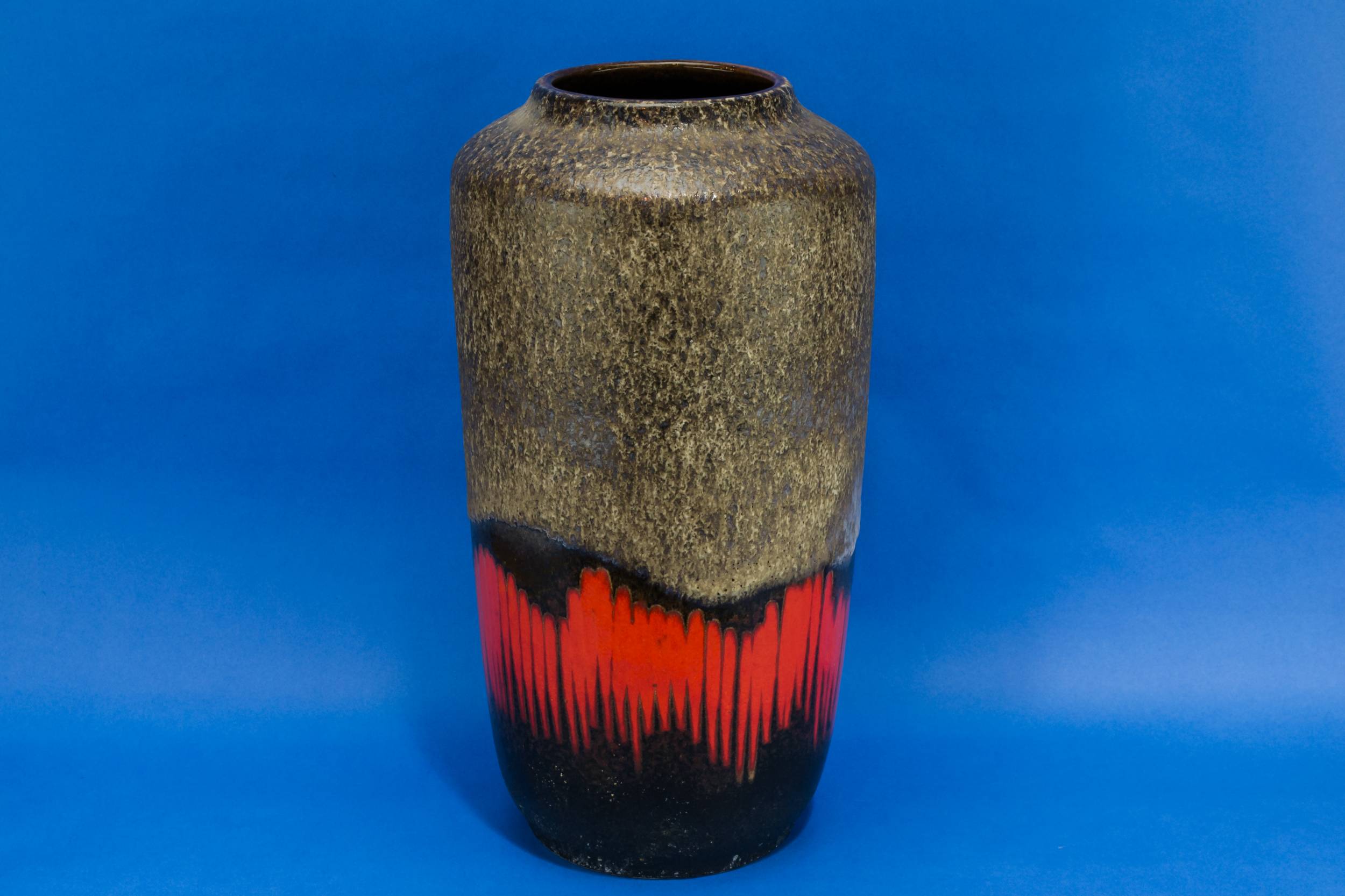 Modernist Vintage Scheurich — Large lava vase 1