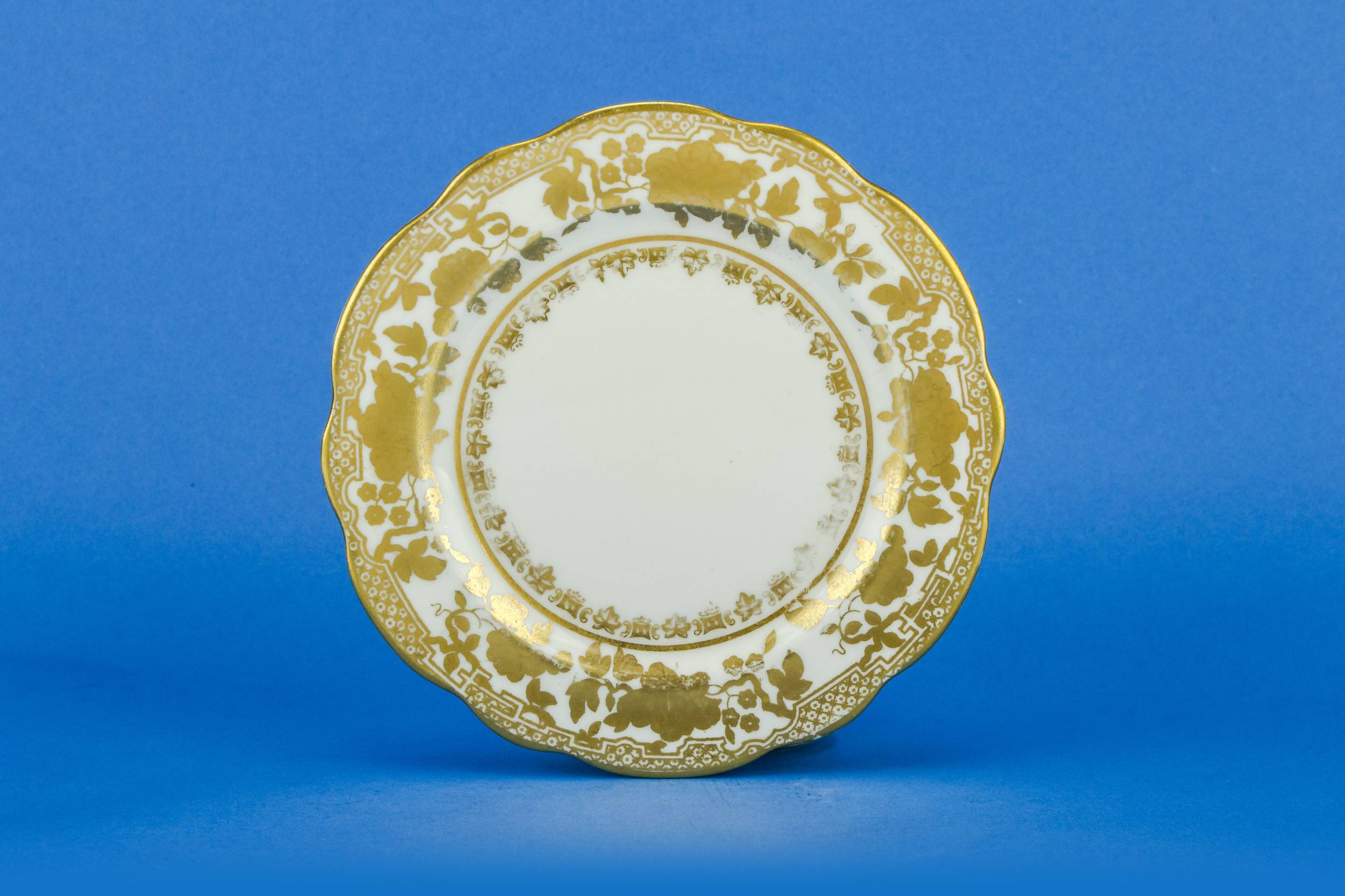 Shabby Chic Porcelain — 4 small gold plates