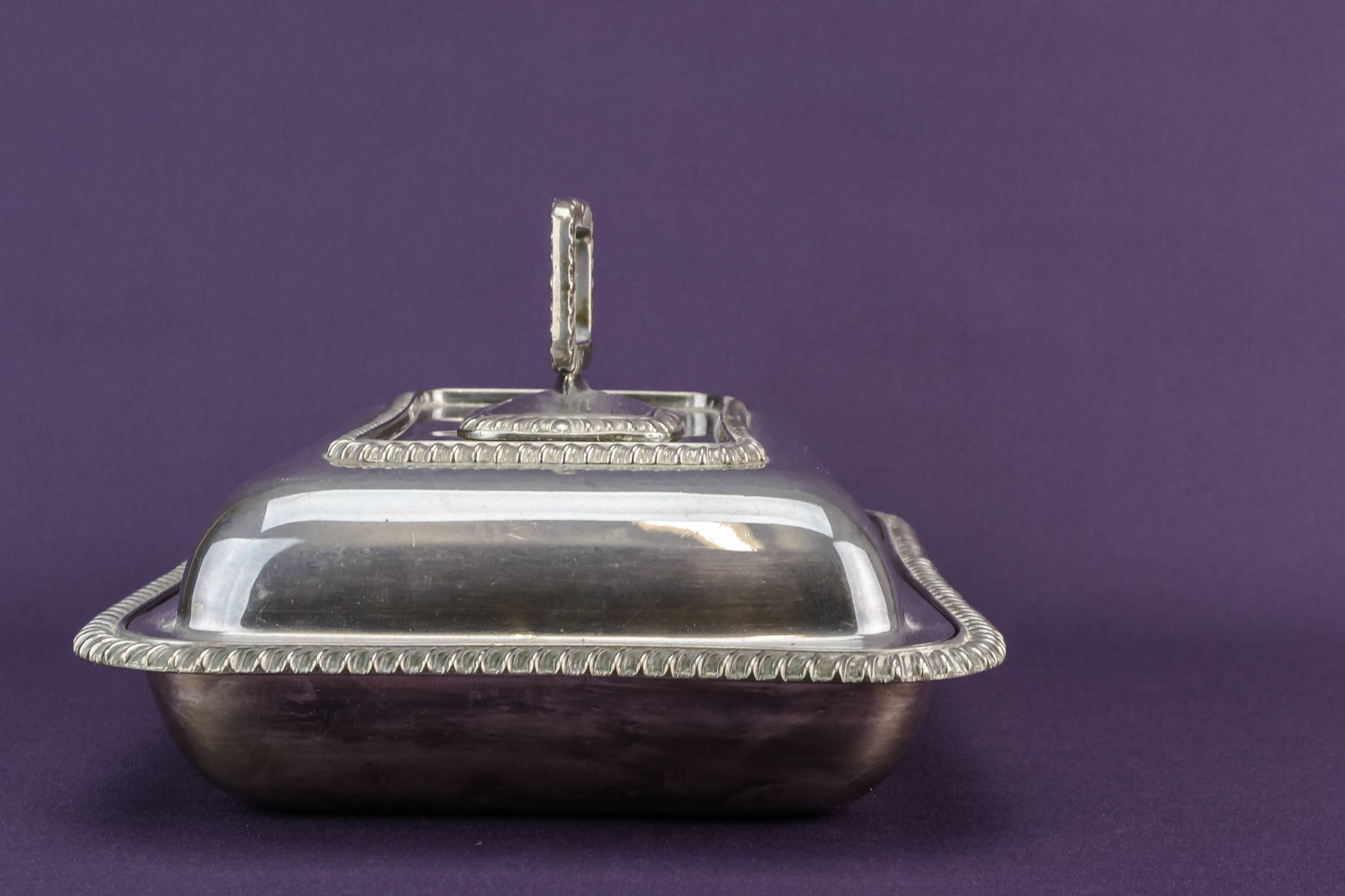 Vintage Traditional Gadrooned — Art Deco hot serving dish 3
