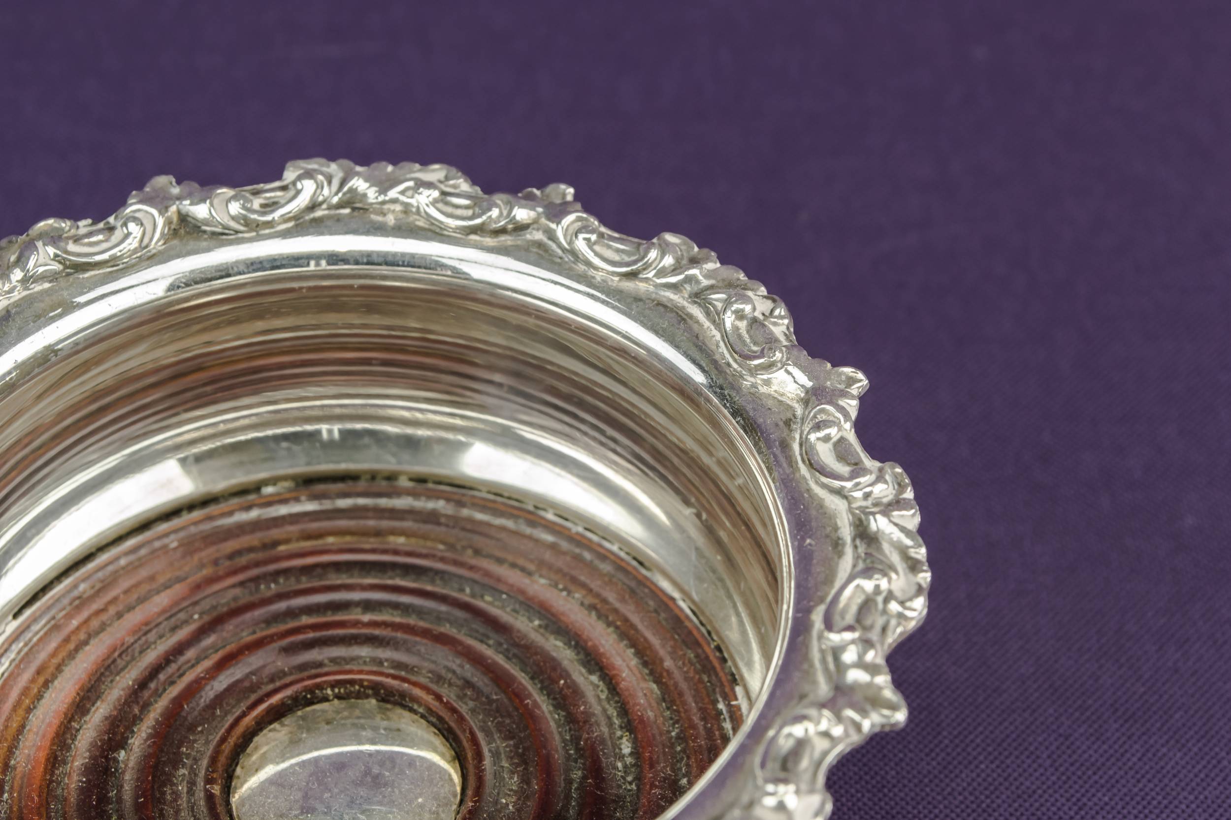 Silver Plated Metal — Dessert wine bottle coaster 2