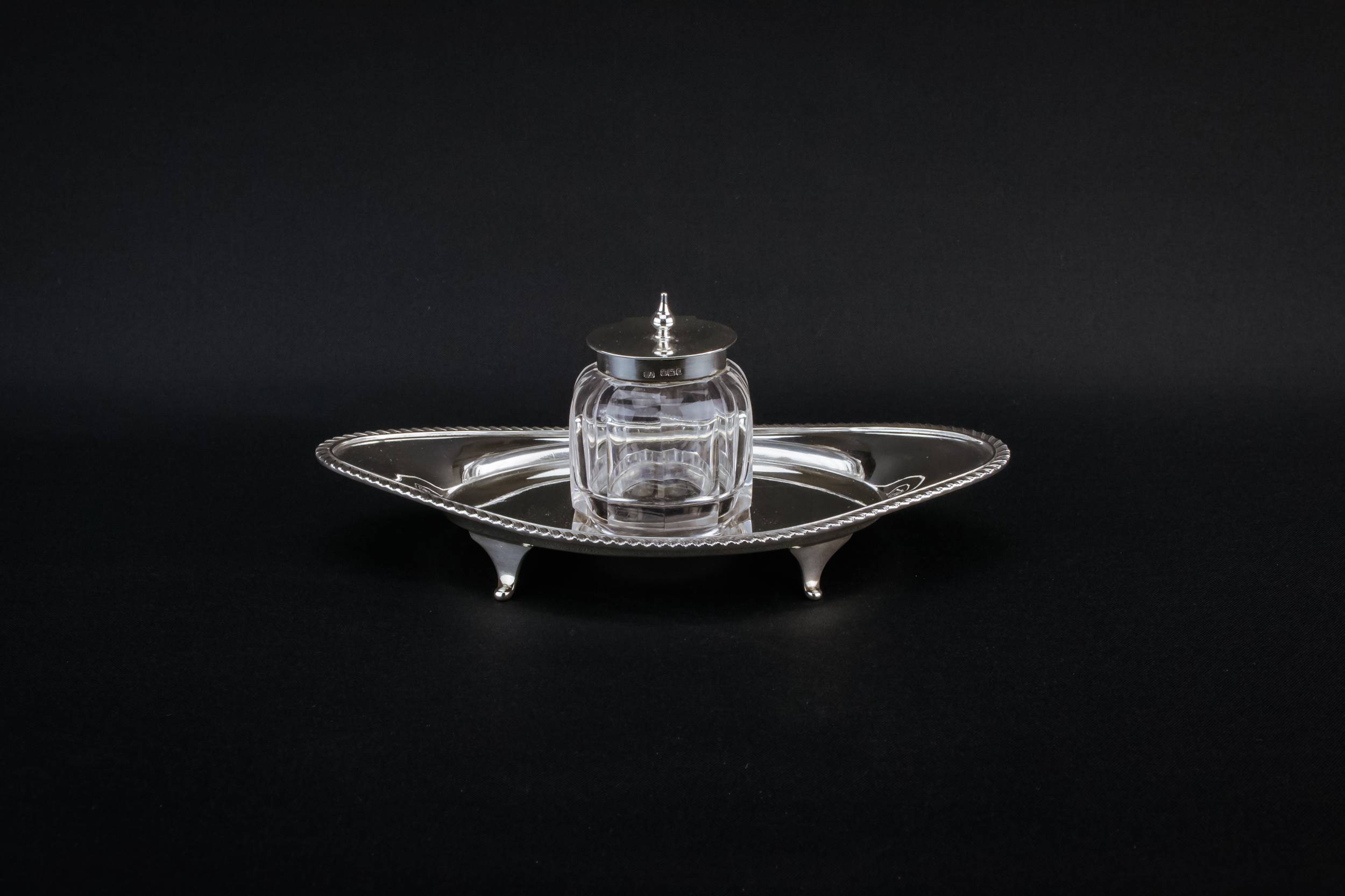 Neo-classical Antique Gadrooned — Elegant silver inkwell