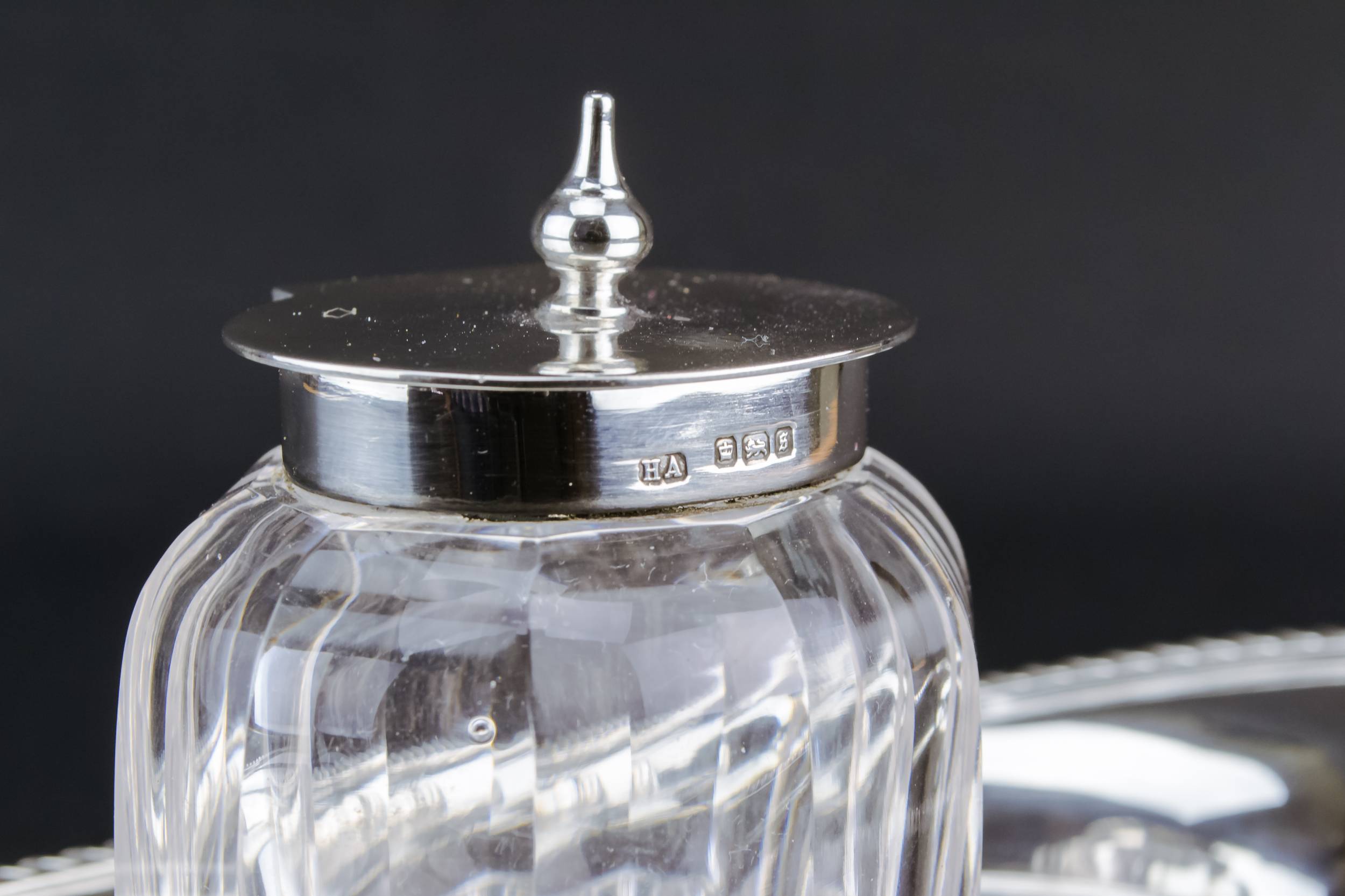 Neo-classical Antique Gadrooned — Elegant silver inkwell 4