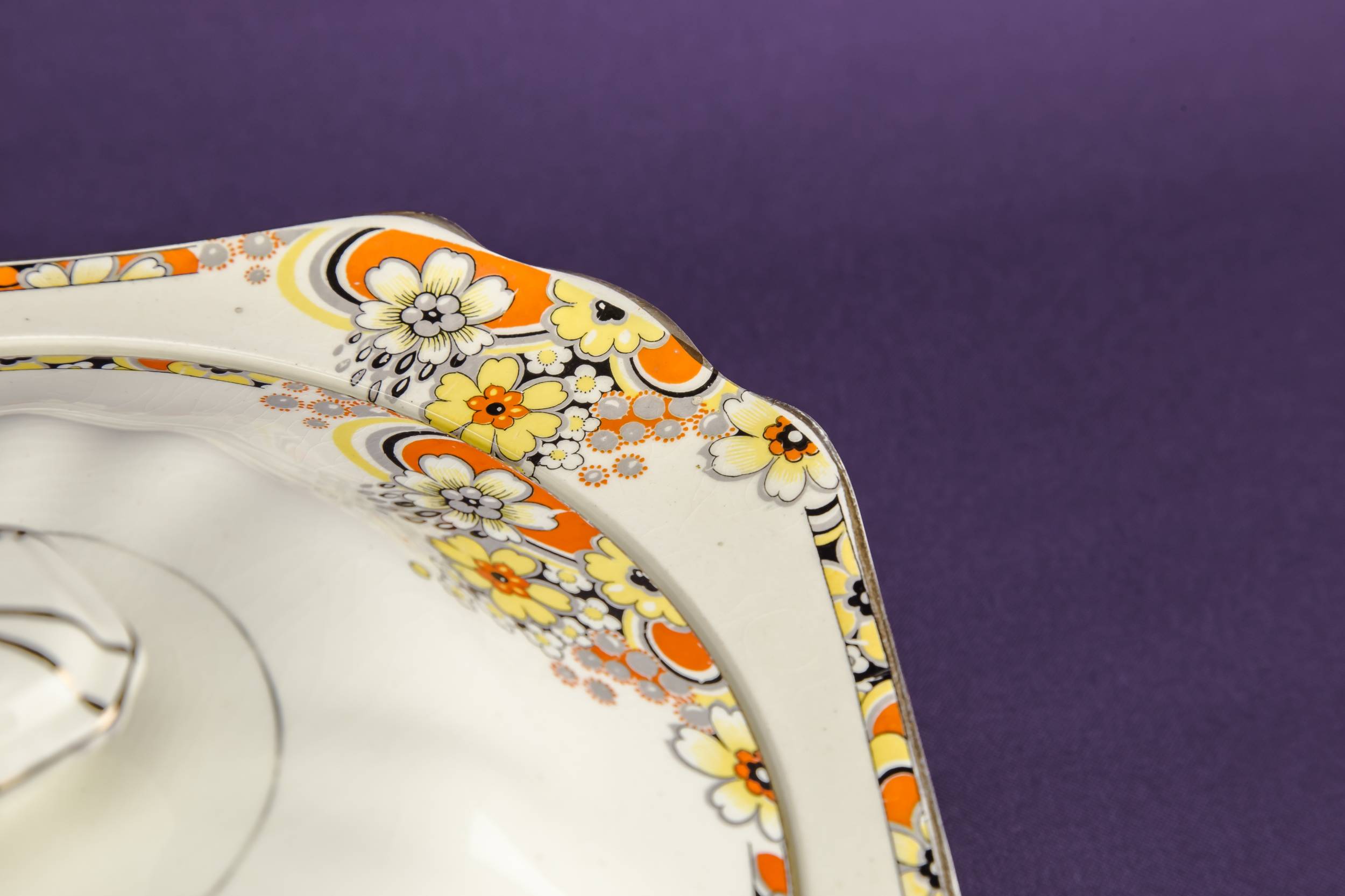 Ceramic Vintage Ford — Floral ceramic tureen 1