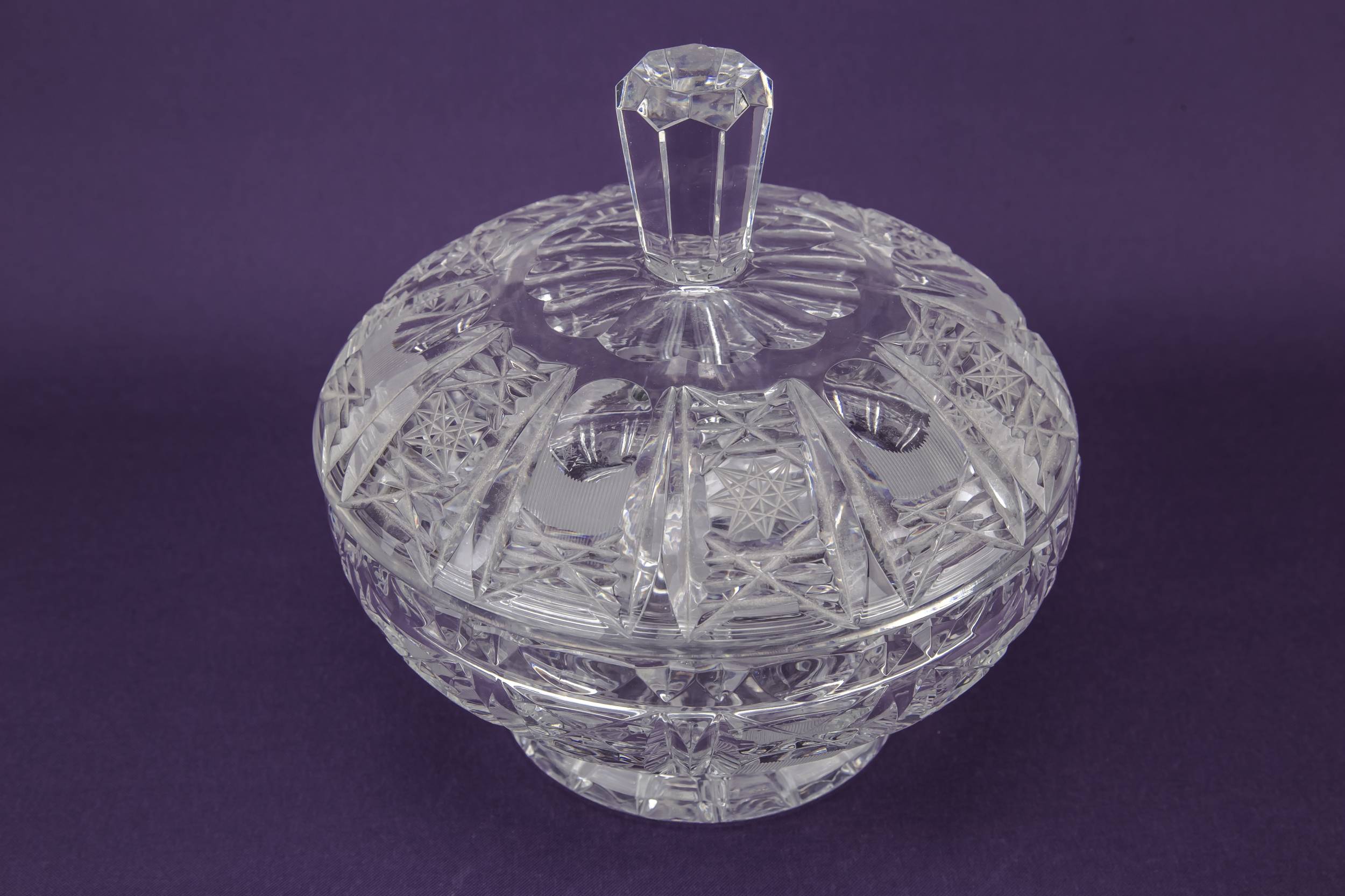 Classical Vintage Glass — Cut crystal glass bowl 3