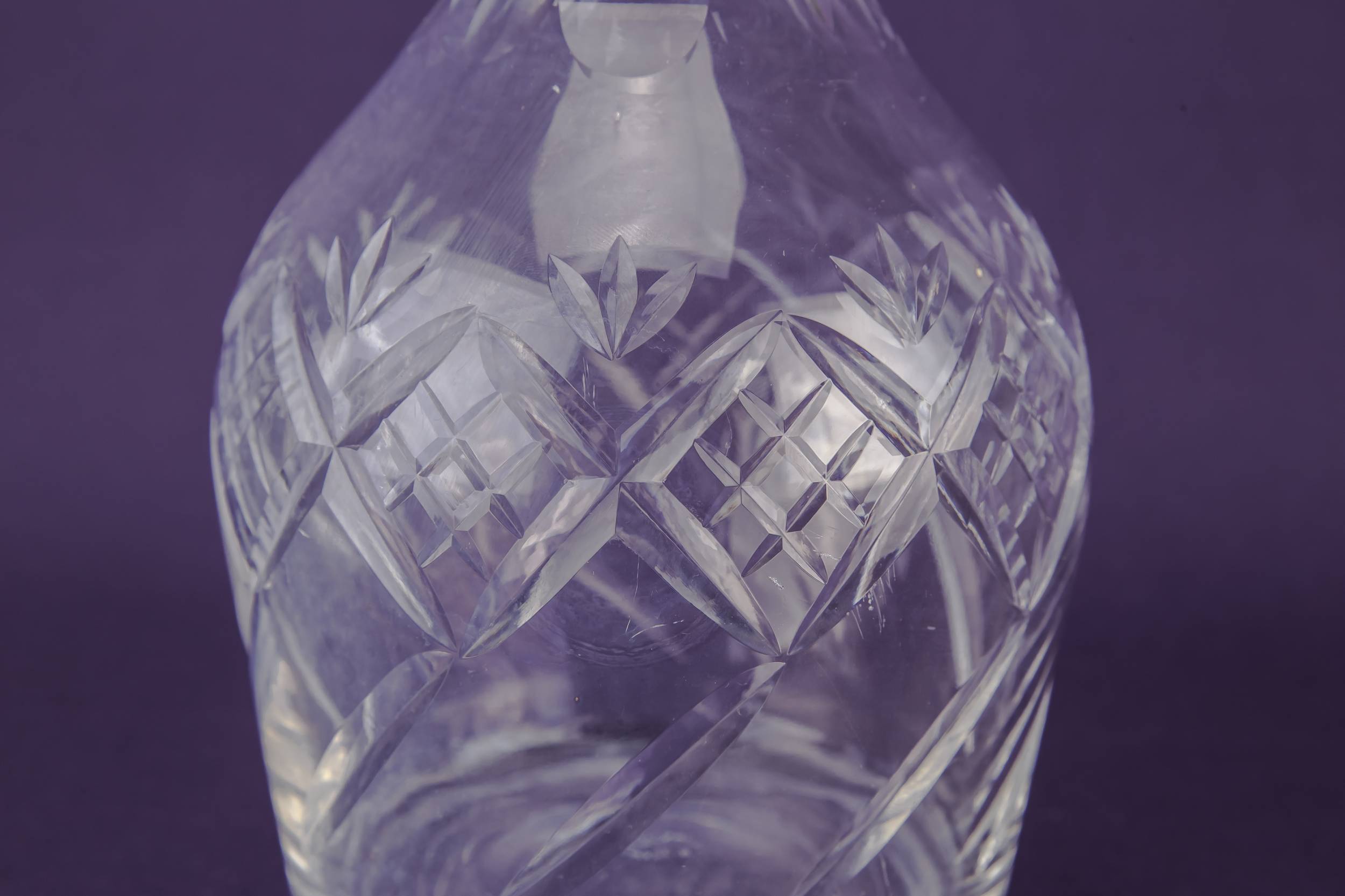 Vintage Cut Glass — Red wine decanter 2