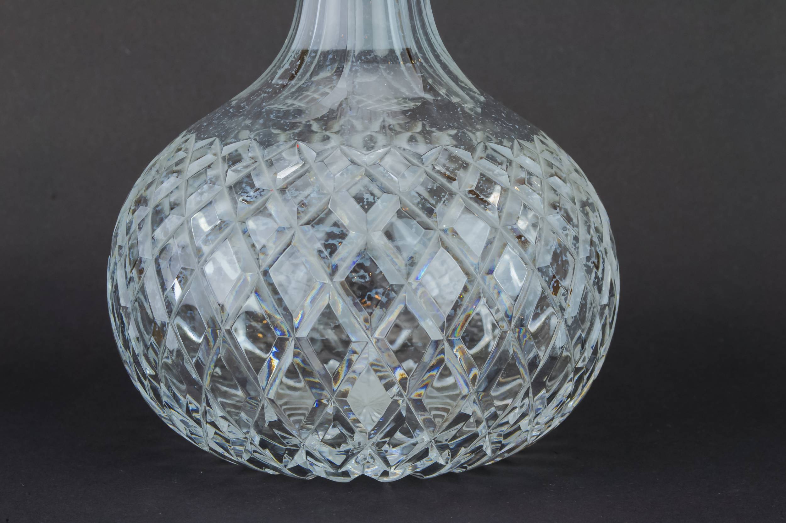 Ovoid Retro Red — Sherry cut glass decanter 1