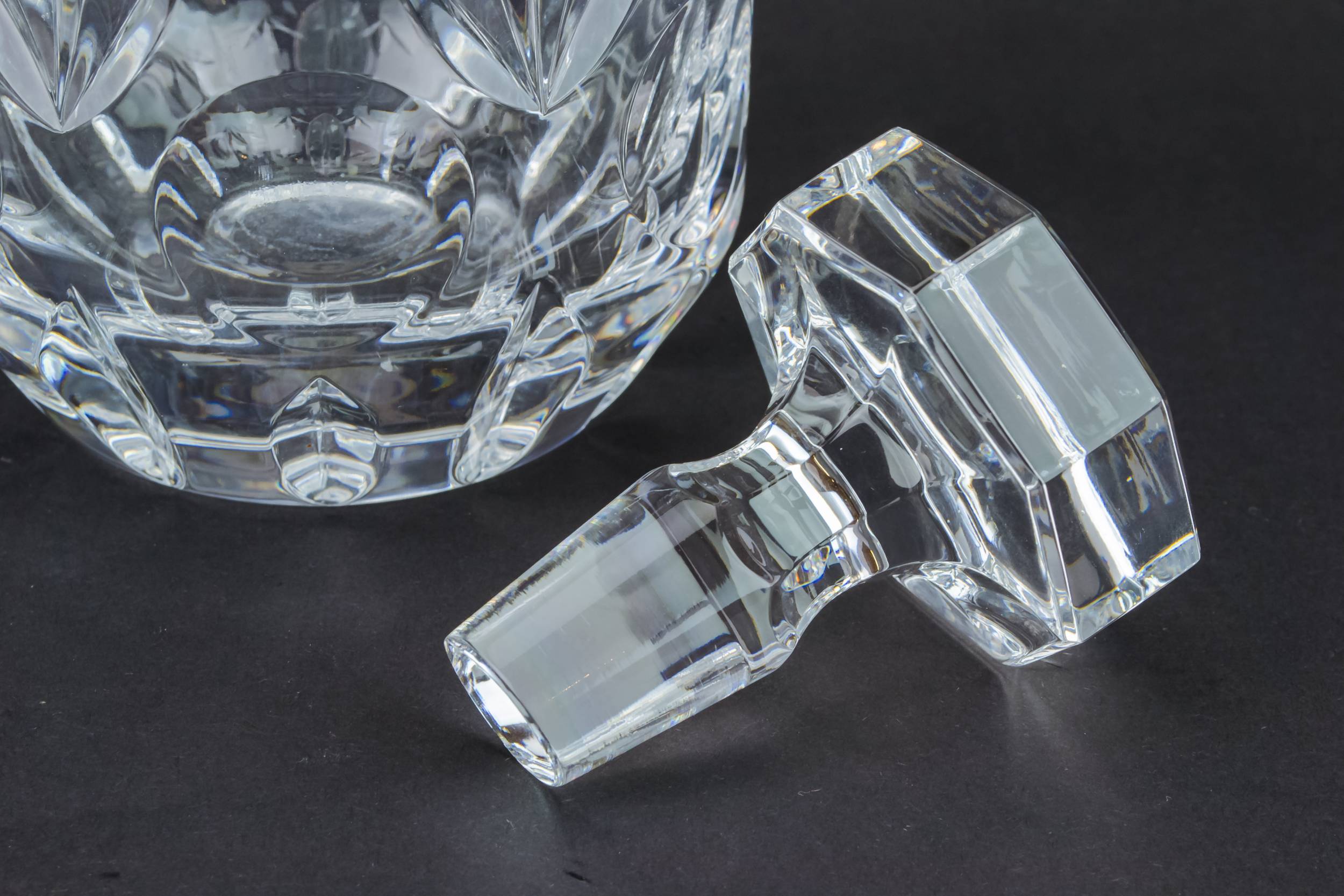 Cut Glass Vintage — Slick cut glass decanter 2