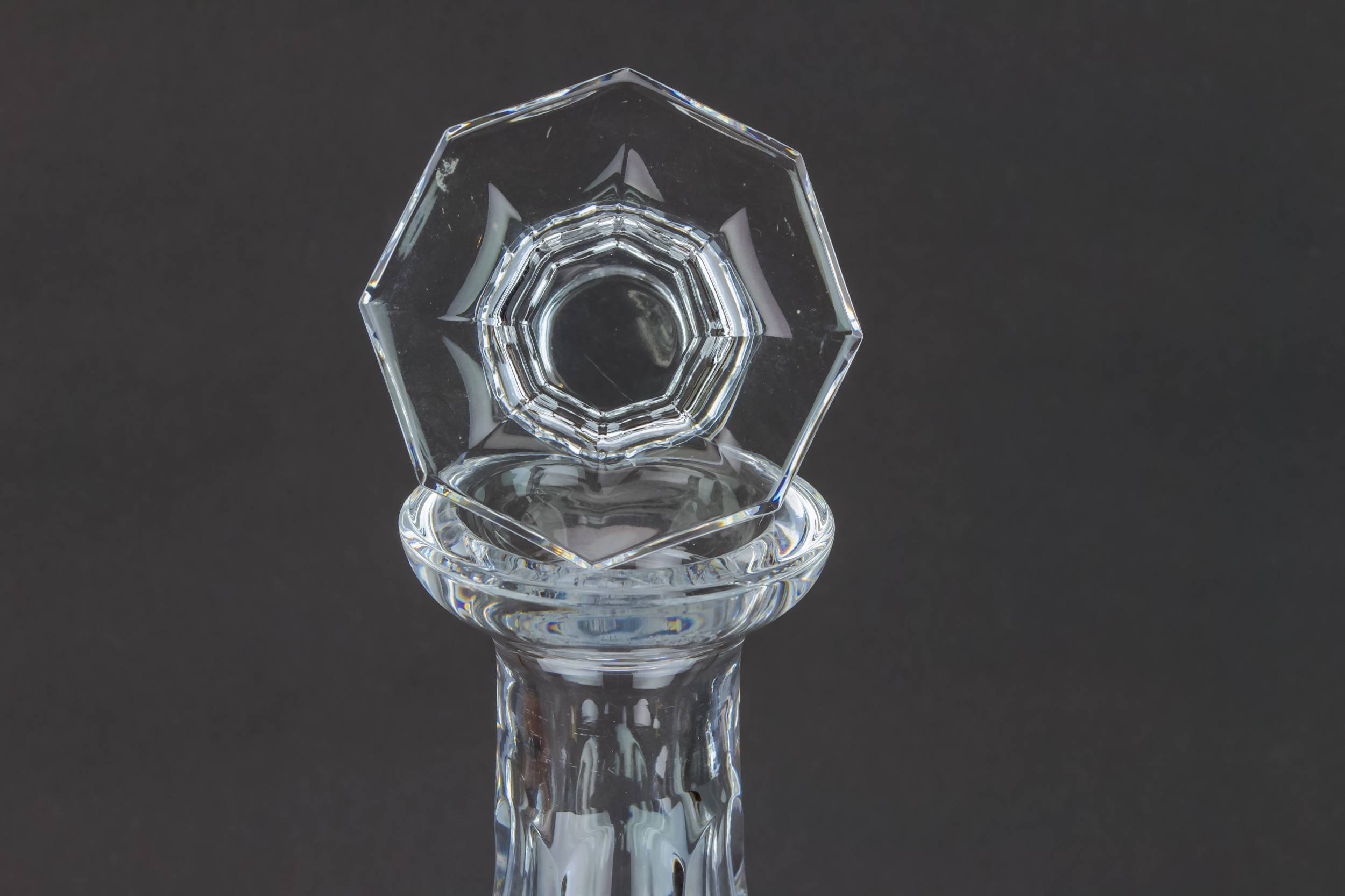 Cut Glass Vintage — Slick cut glass decanter 1