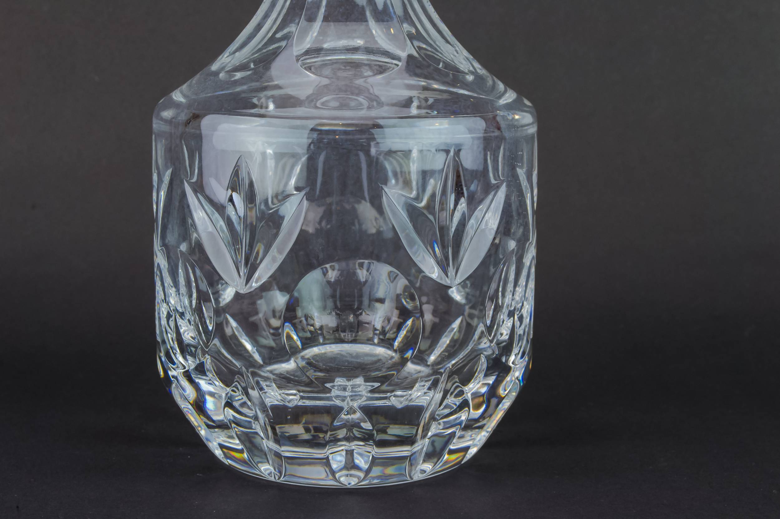 Cut Glass Vintage — Slick cut glass decanter 3