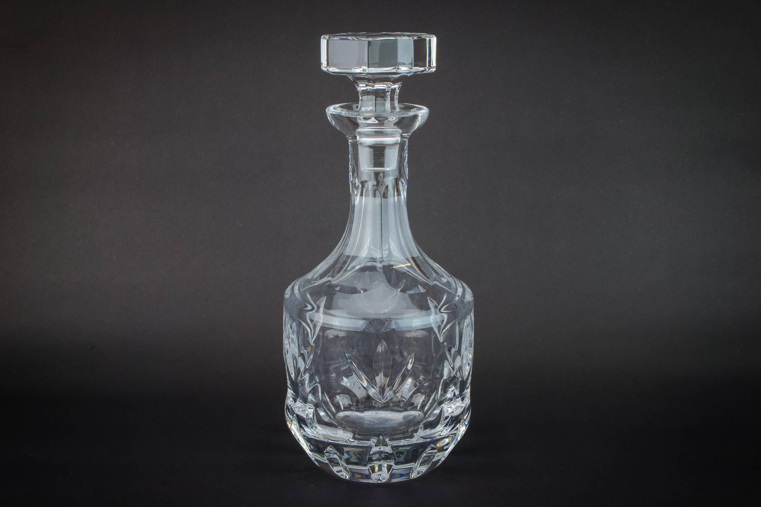 Cut Glass Vintage — Slick cut glass decanter