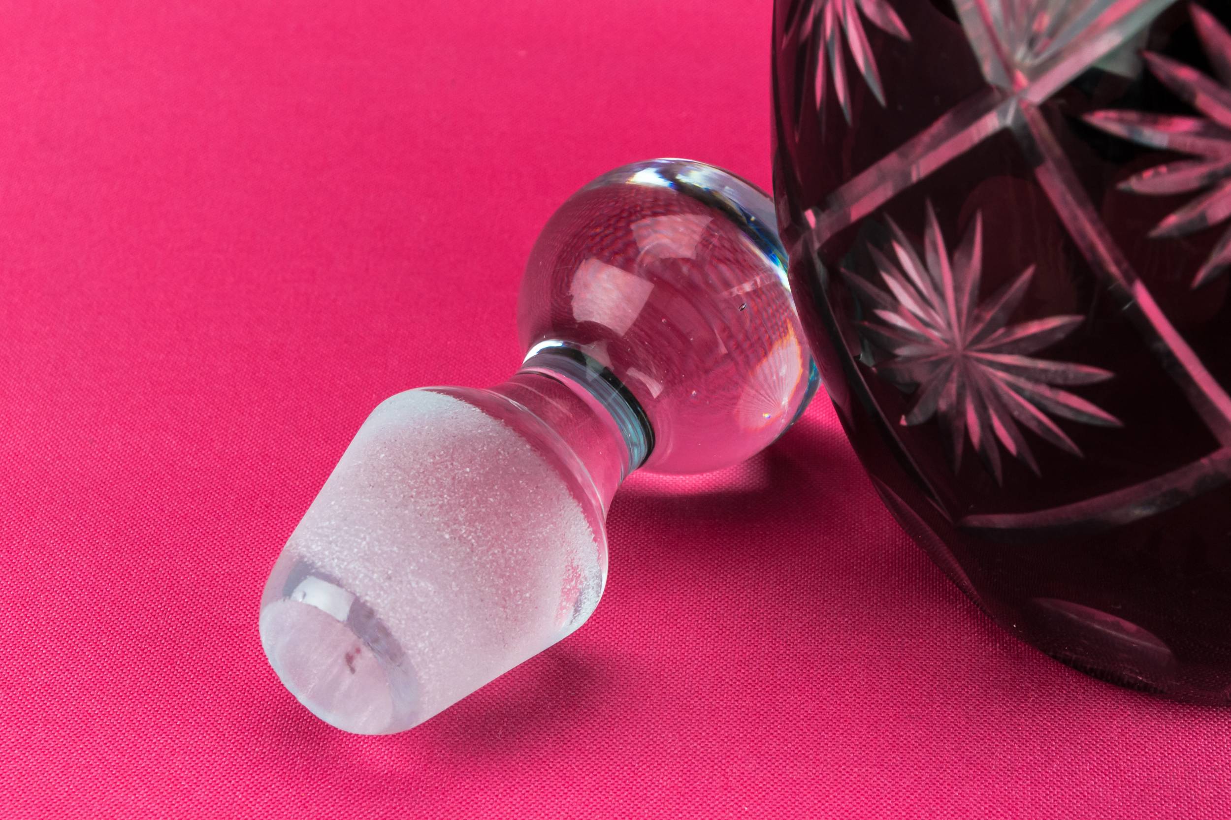 Cut Glass Retro — Ruby red cut glass decanter 3